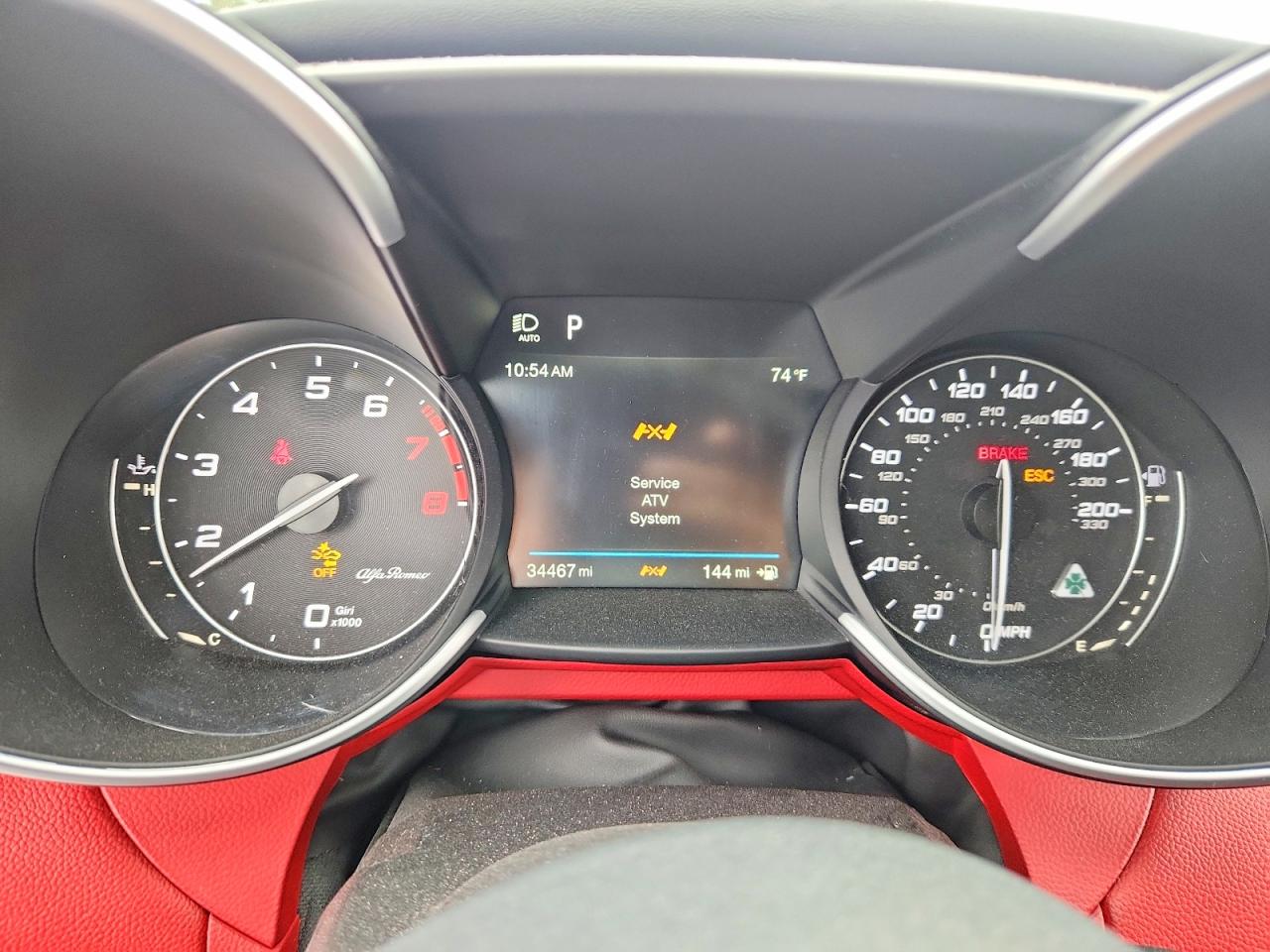 2018 Alfa Romeo Giulia Quadrifoglio White vin: ZARFAEAV2J7583572