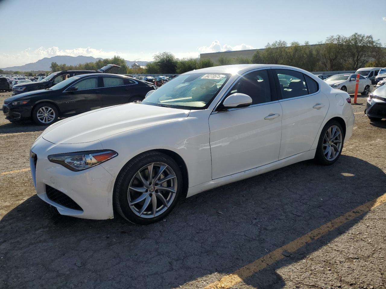 2018 Alfa Romeo Giulia White vin: ZARFAEBN4J7582423