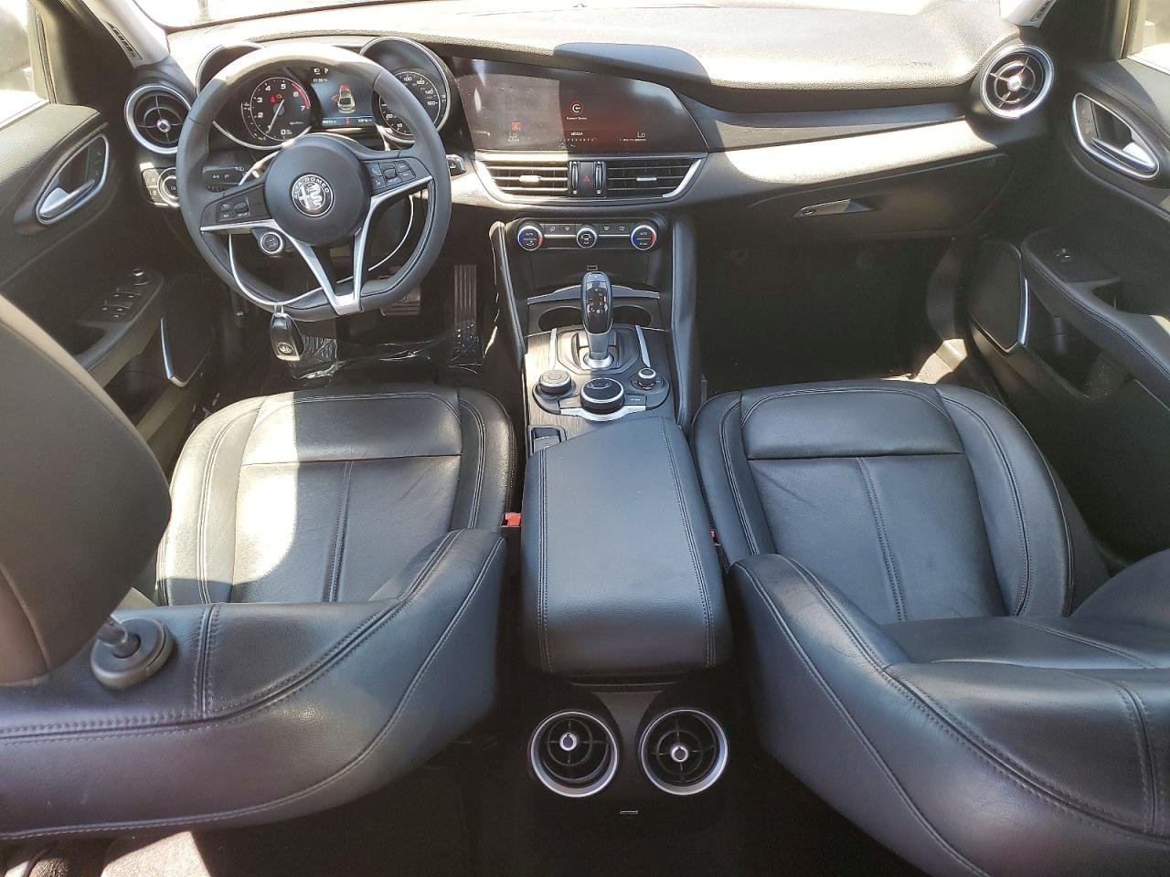 2018 Alfa Romeo Giulia Charcoal vin: ZARFAEBN7J7565003