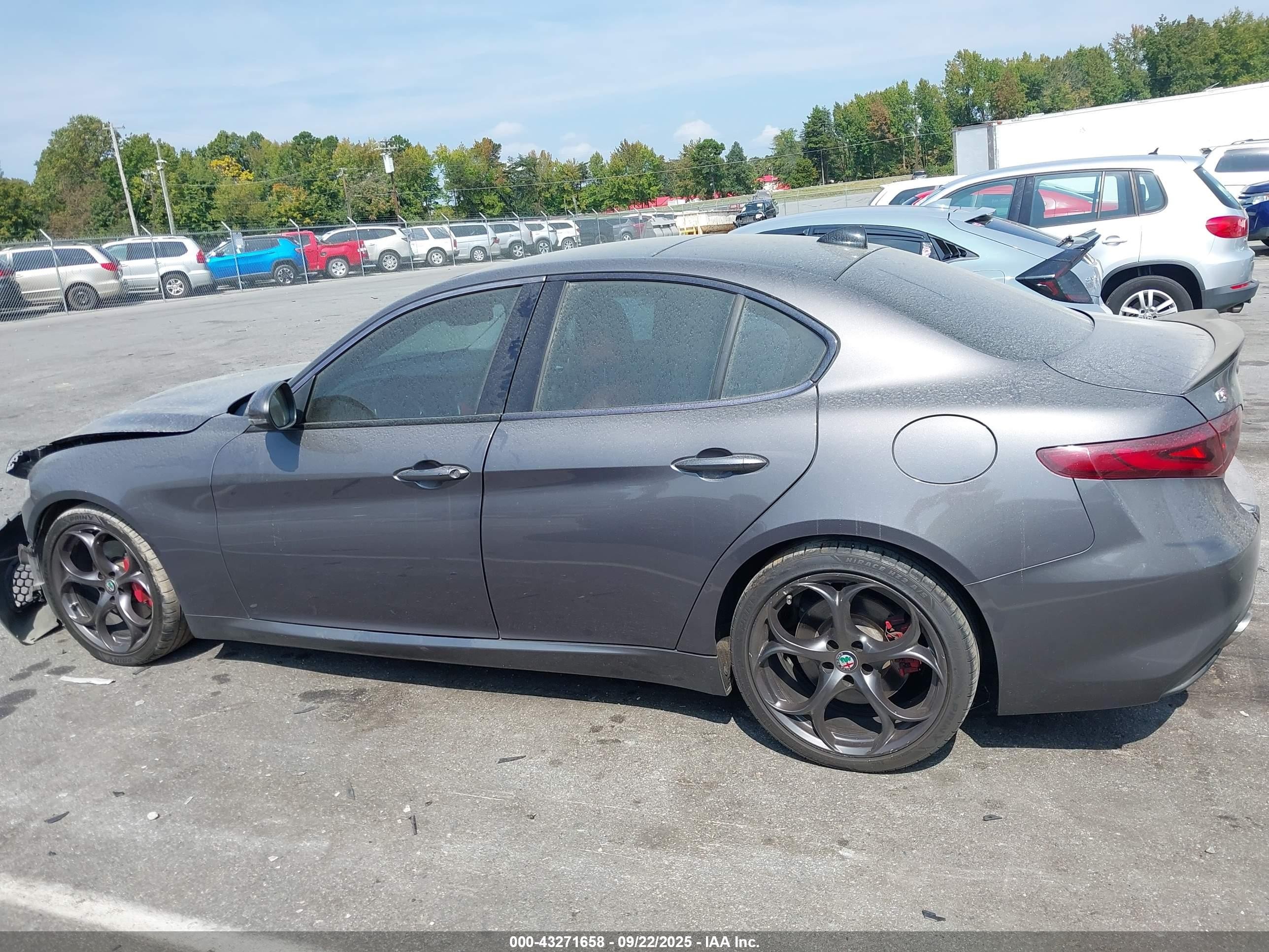 2017 Alfa Romeo Giulia Ti Rwd Gray vin: ZARFAECN2H7552362