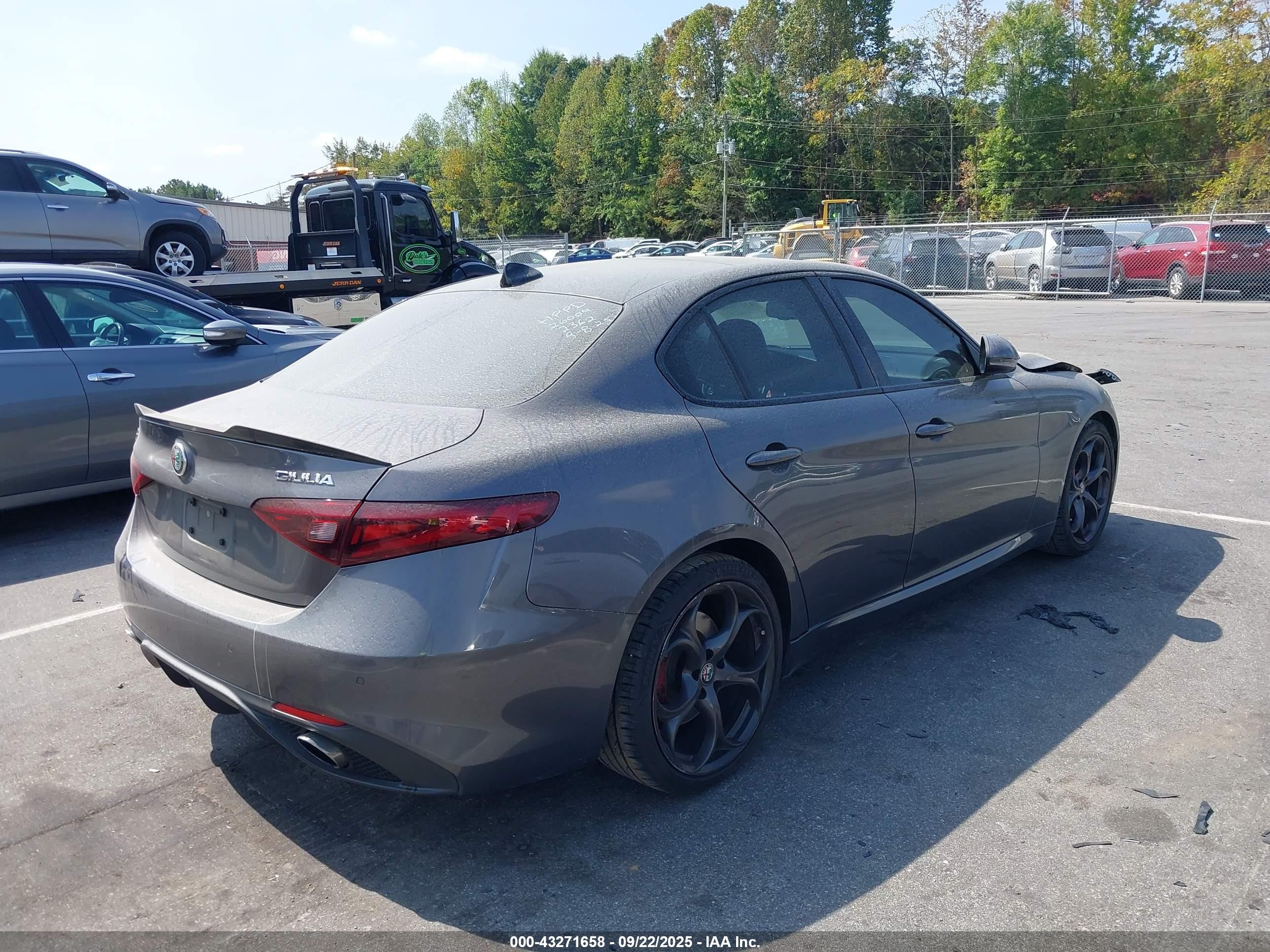 2017 Alfa Romeo Giulia Ti Rwd Gray vin: ZARFAECN2H7552362