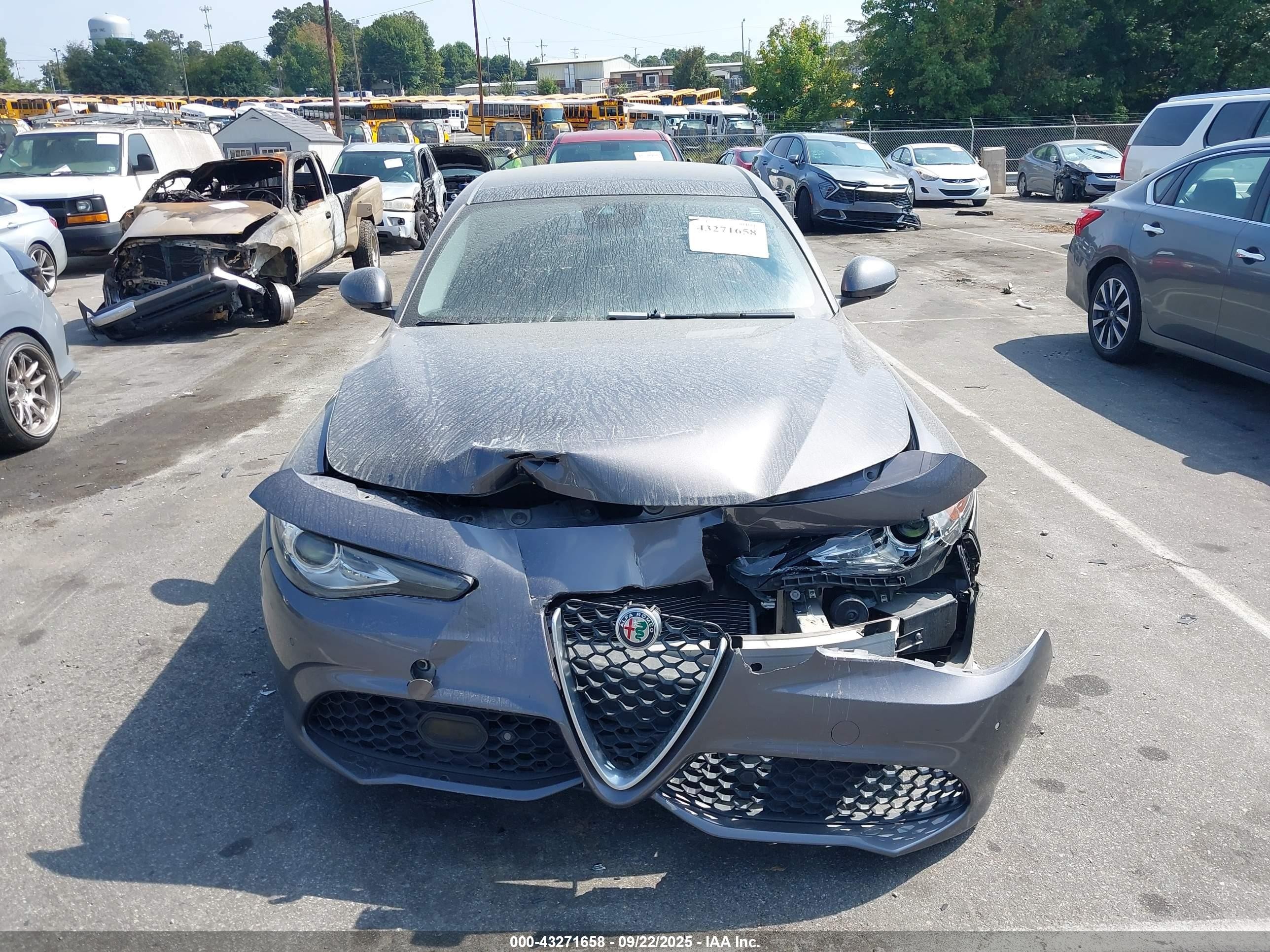 2017 Alfa Romeo Giulia Ti Rwd Gray vin: ZARFAECN2H7552362