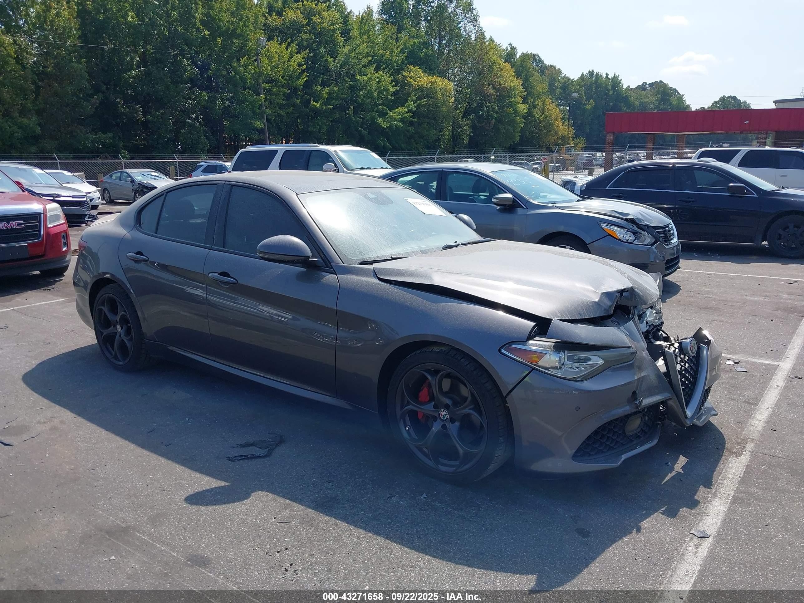 2017 Alfa Romeo Giulia Ti Rwd Gray vin: ZARFAECN2H7552362