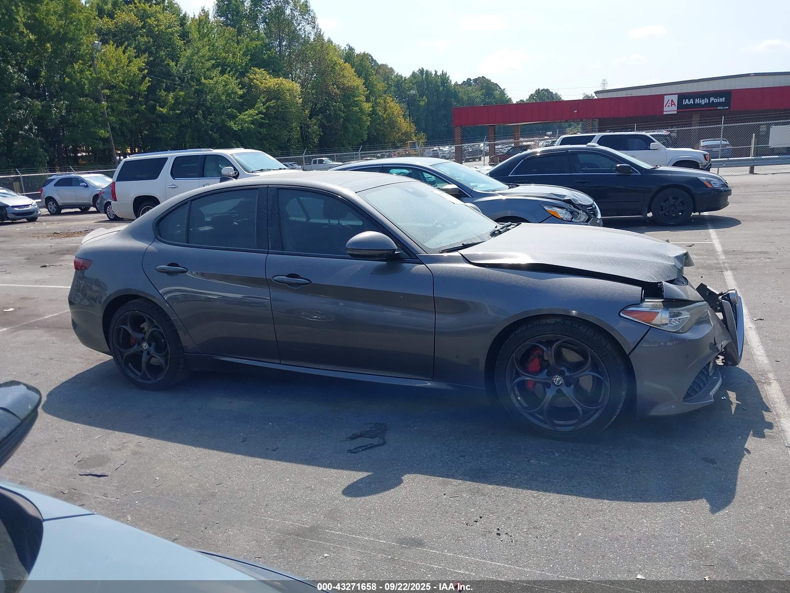 2017 Alfa Romeo Giulia Ti Rwd Gray vin: ZARFAECN2H7552362