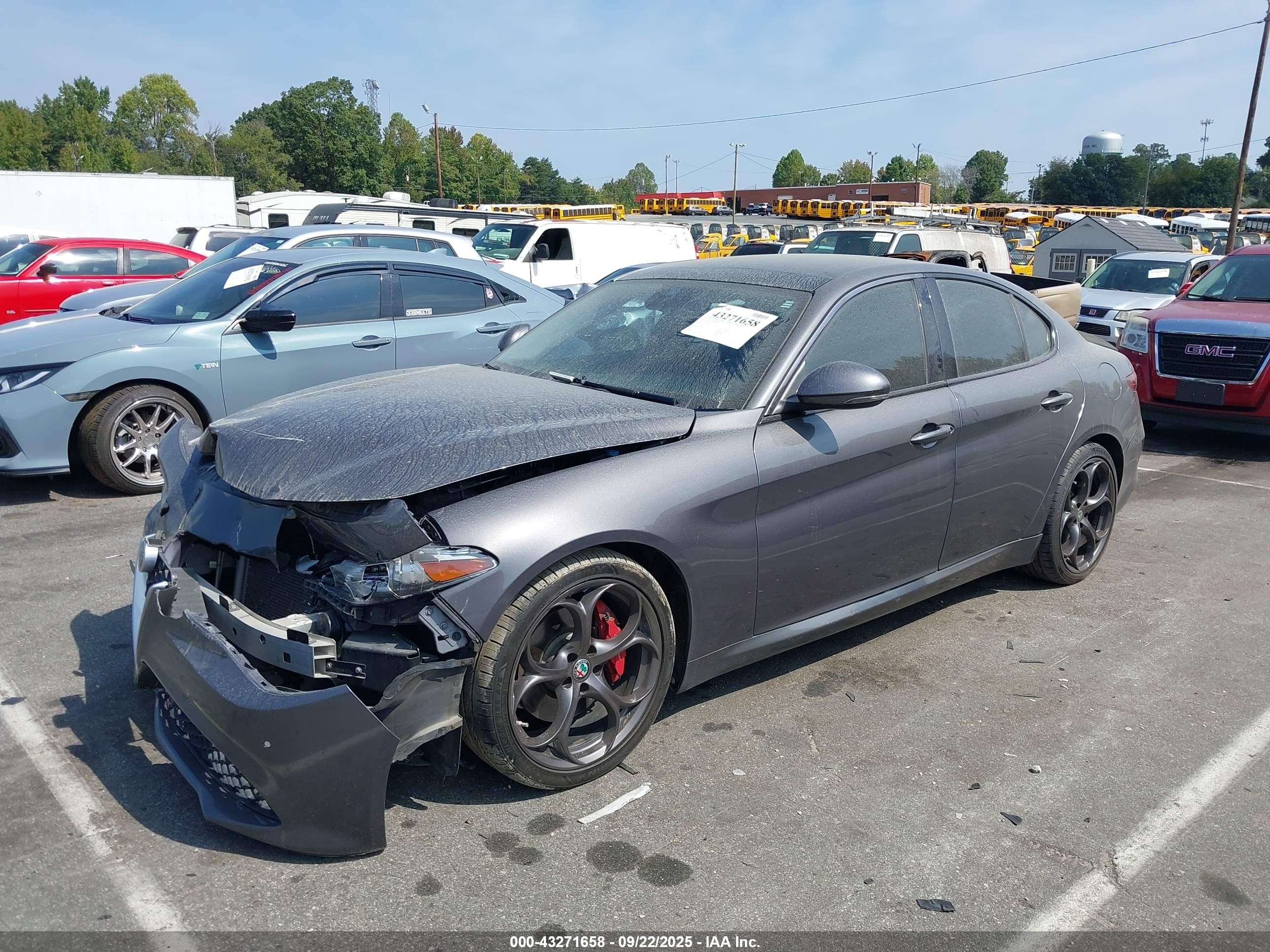 2017 Alfa Romeo Giulia Ti Rwd Gray vin: ZARFAECN2H7552362