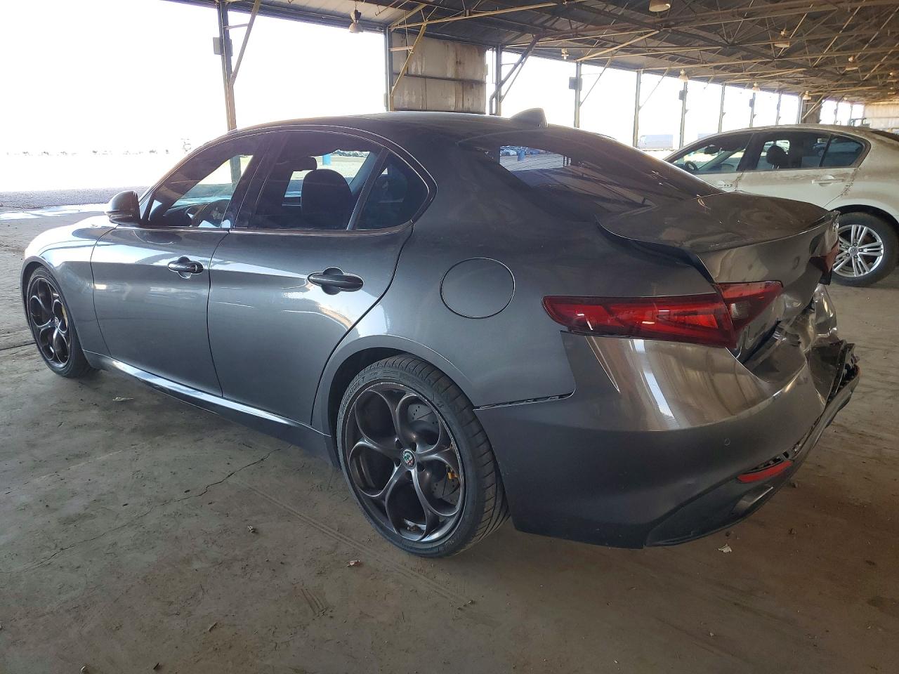 2018 Alfa Romeo Giulia Ti Gray vin: ZARFAECN2J7572570