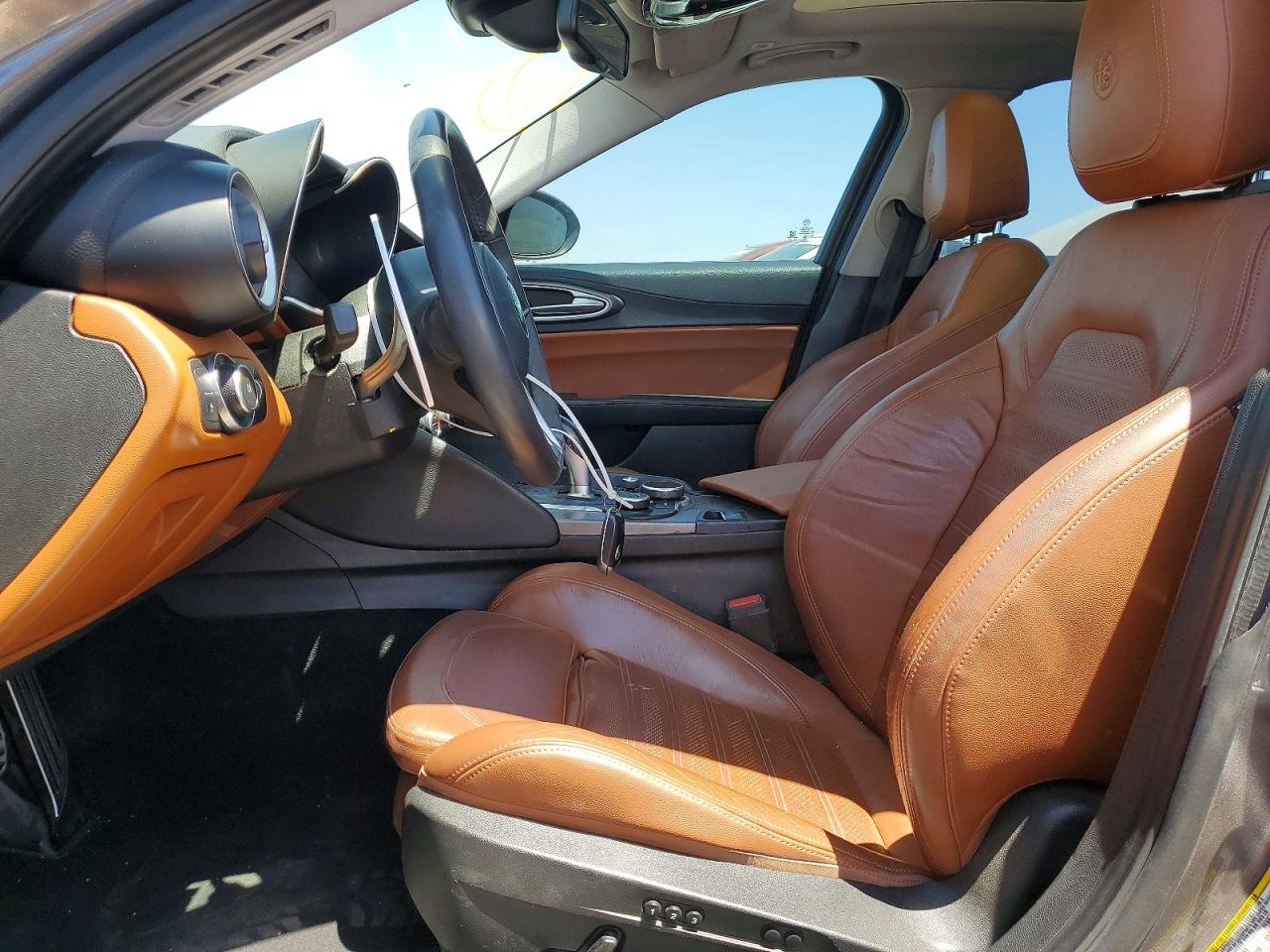 2018 Alfa Romeo Giulia Ti Gray vin: ZARFAECN2J7572570