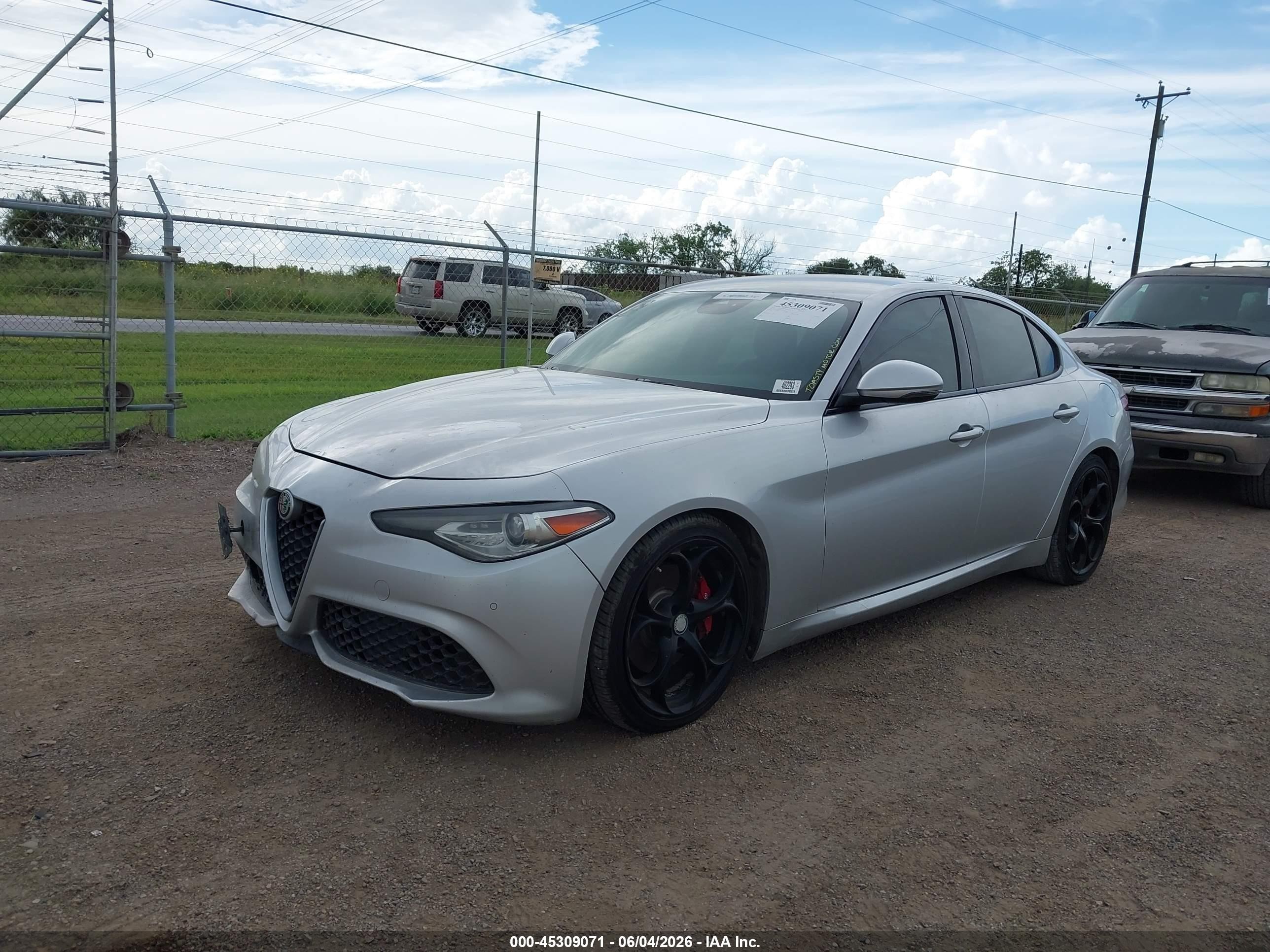2017 Alfa Romeo Giulia Ti Rwd Silver vin: ZARFAECN7H7542233