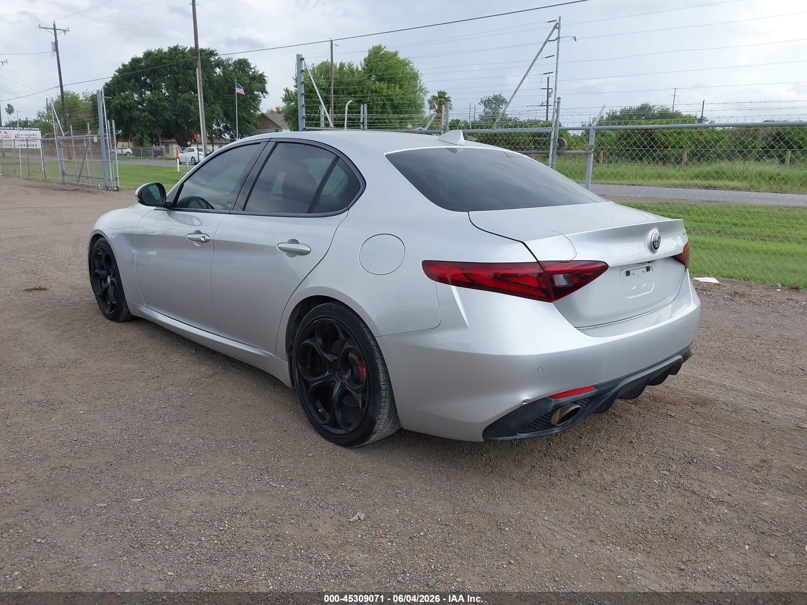 2017 Alfa Romeo Giulia Ti Rwd Silver vin: ZARFAECN7H7542233