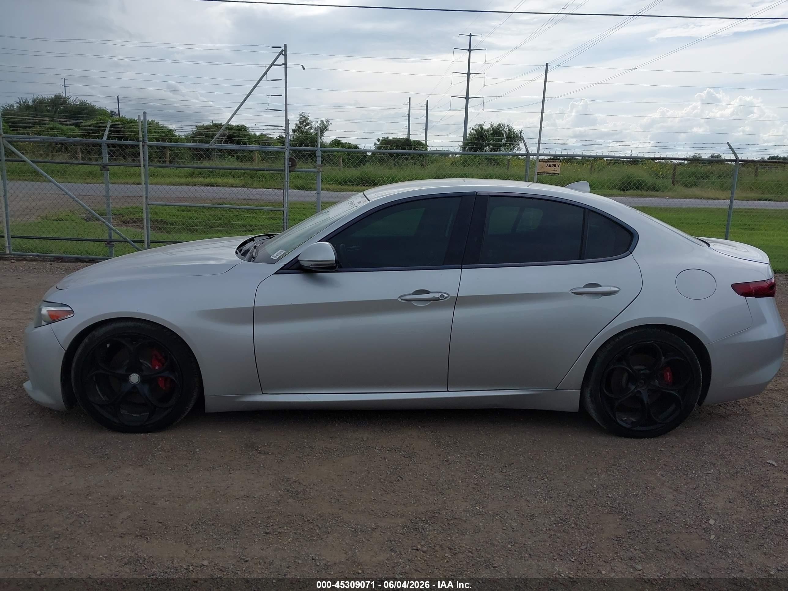 2017 Alfa Romeo Giulia Ti Rwd Silver vin: ZARFAECN7H7542233