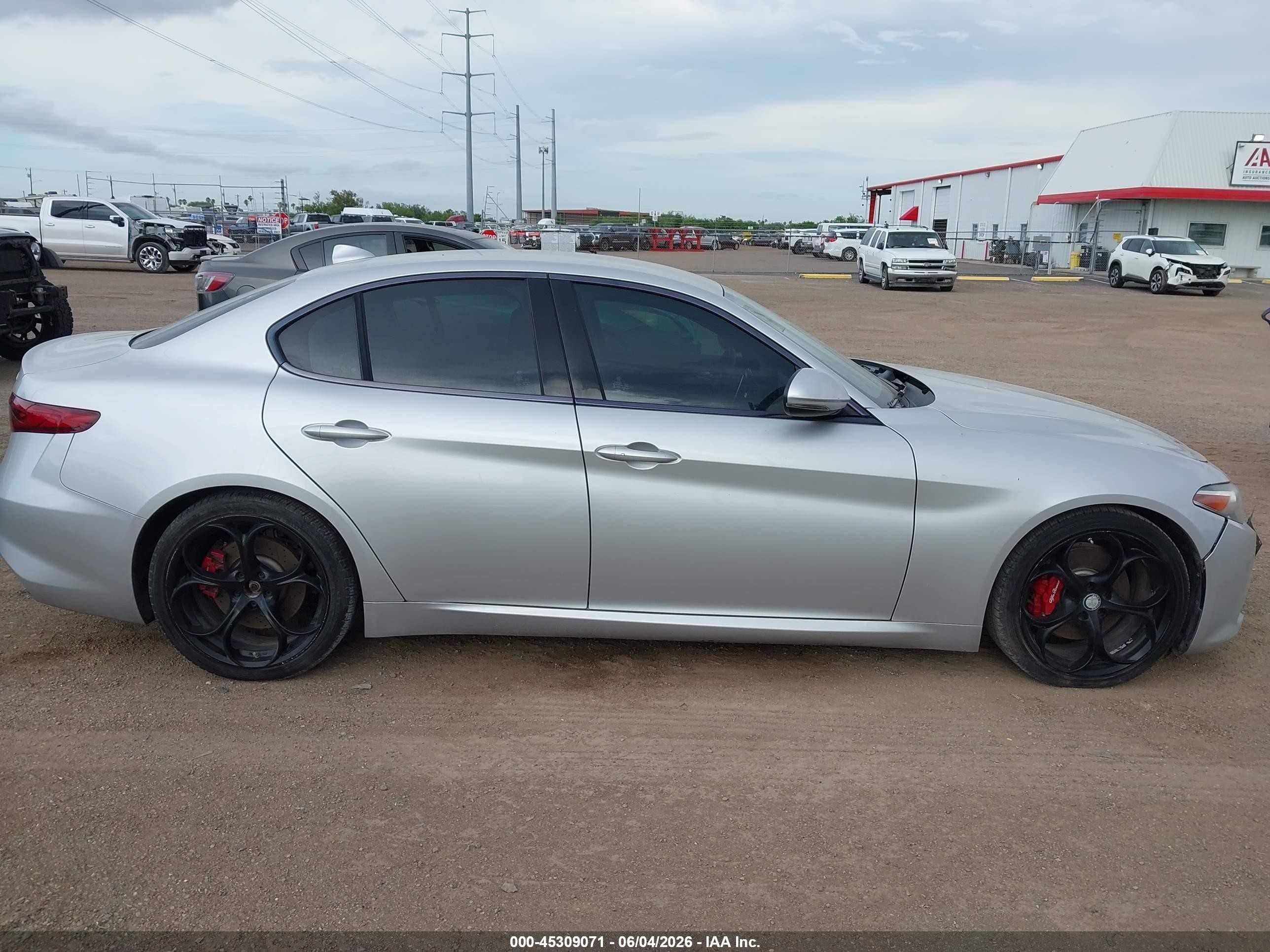 2017 Alfa Romeo Giulia Ti Rwd Silver vin: ZARFAECN7H7542233