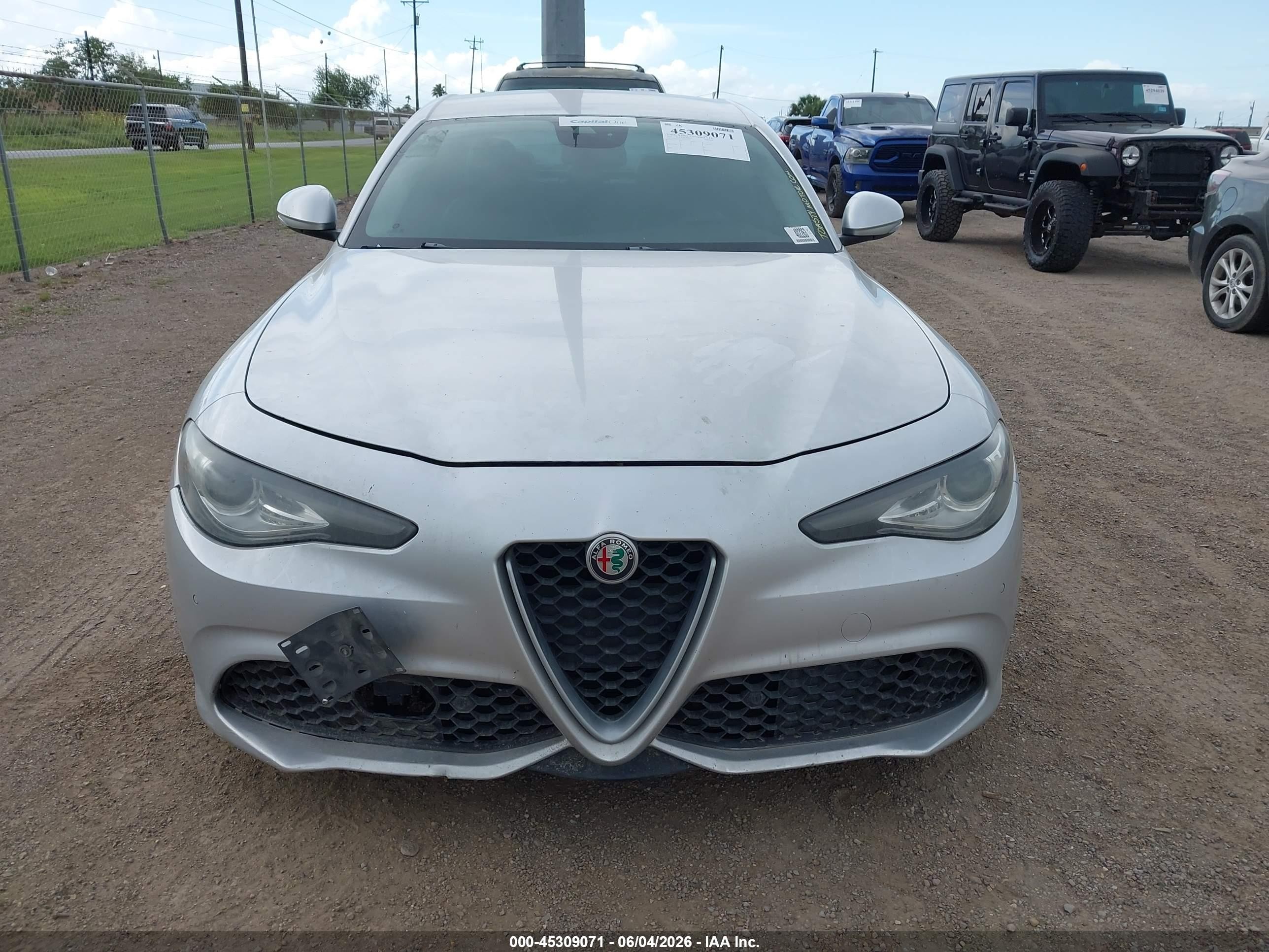 2017 Alfa Romeo Giulia Ti Rwd Silver vin: ZARFAECN7H7542233