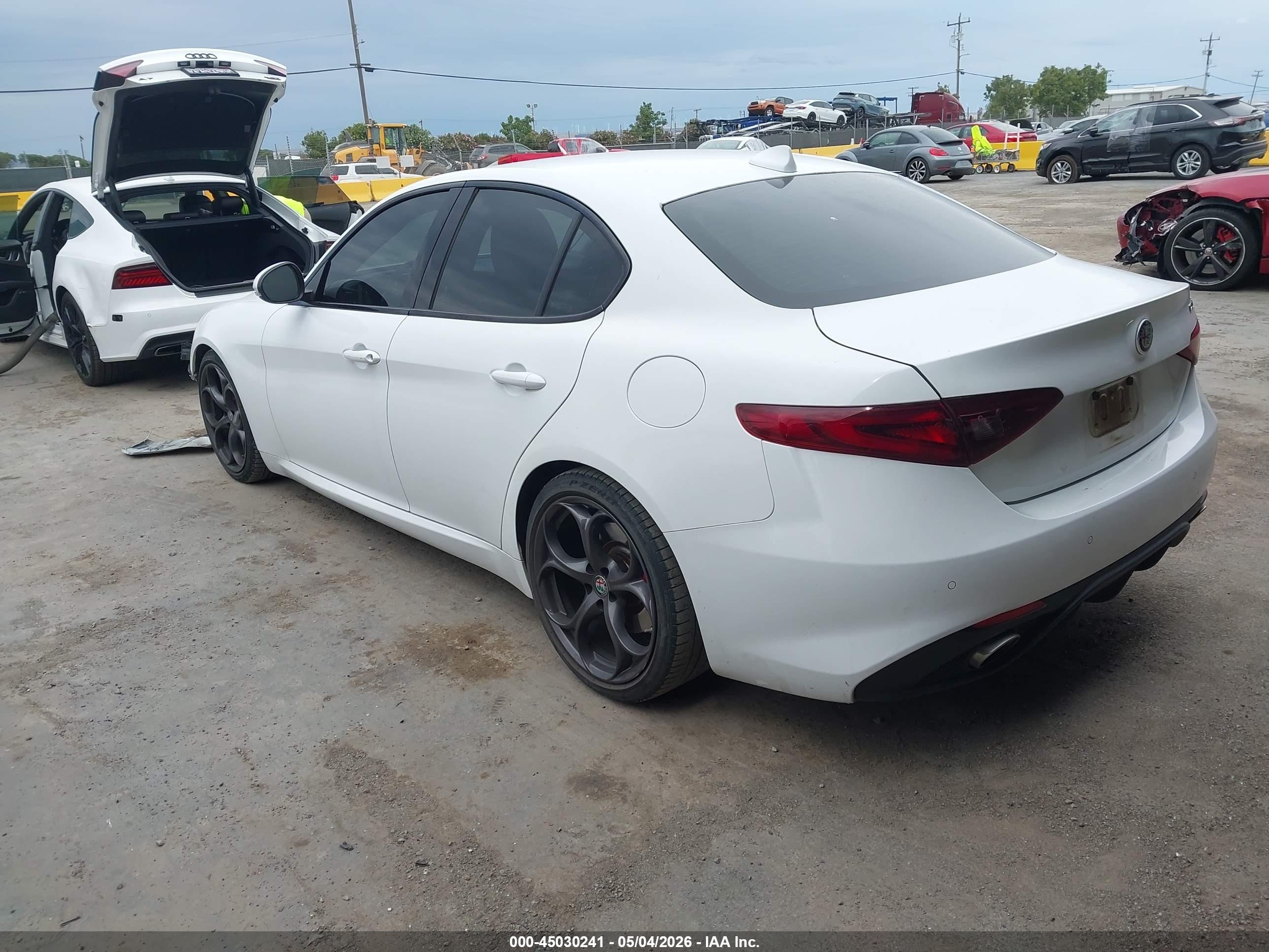 2018 Alfa Romeo Giulia Ti Sport White vin: ZARFAECNXJ7580223