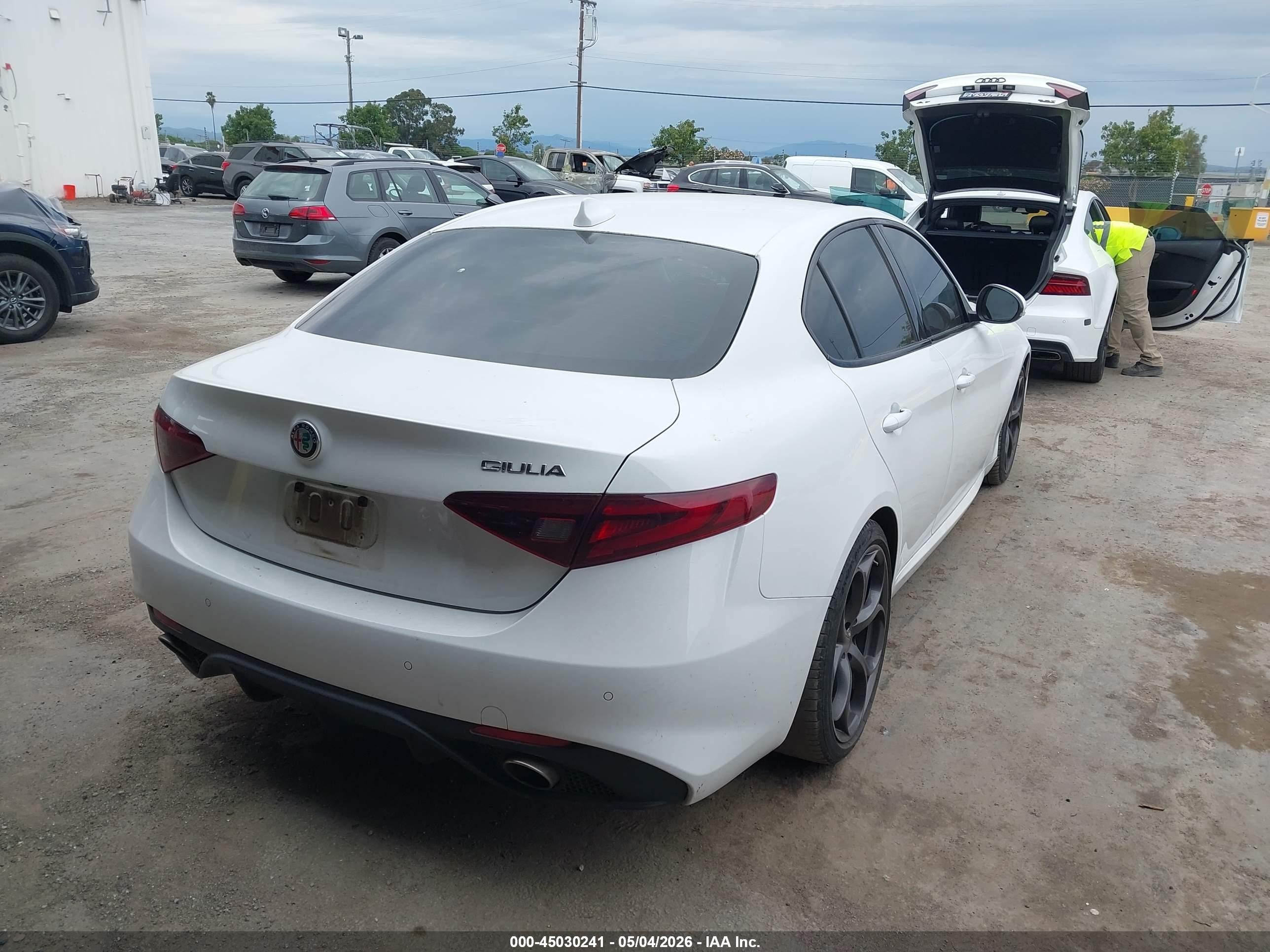 2018 Alfa Romeo Giulia Ti Sport White vin: ZARFAECNXJ7580223