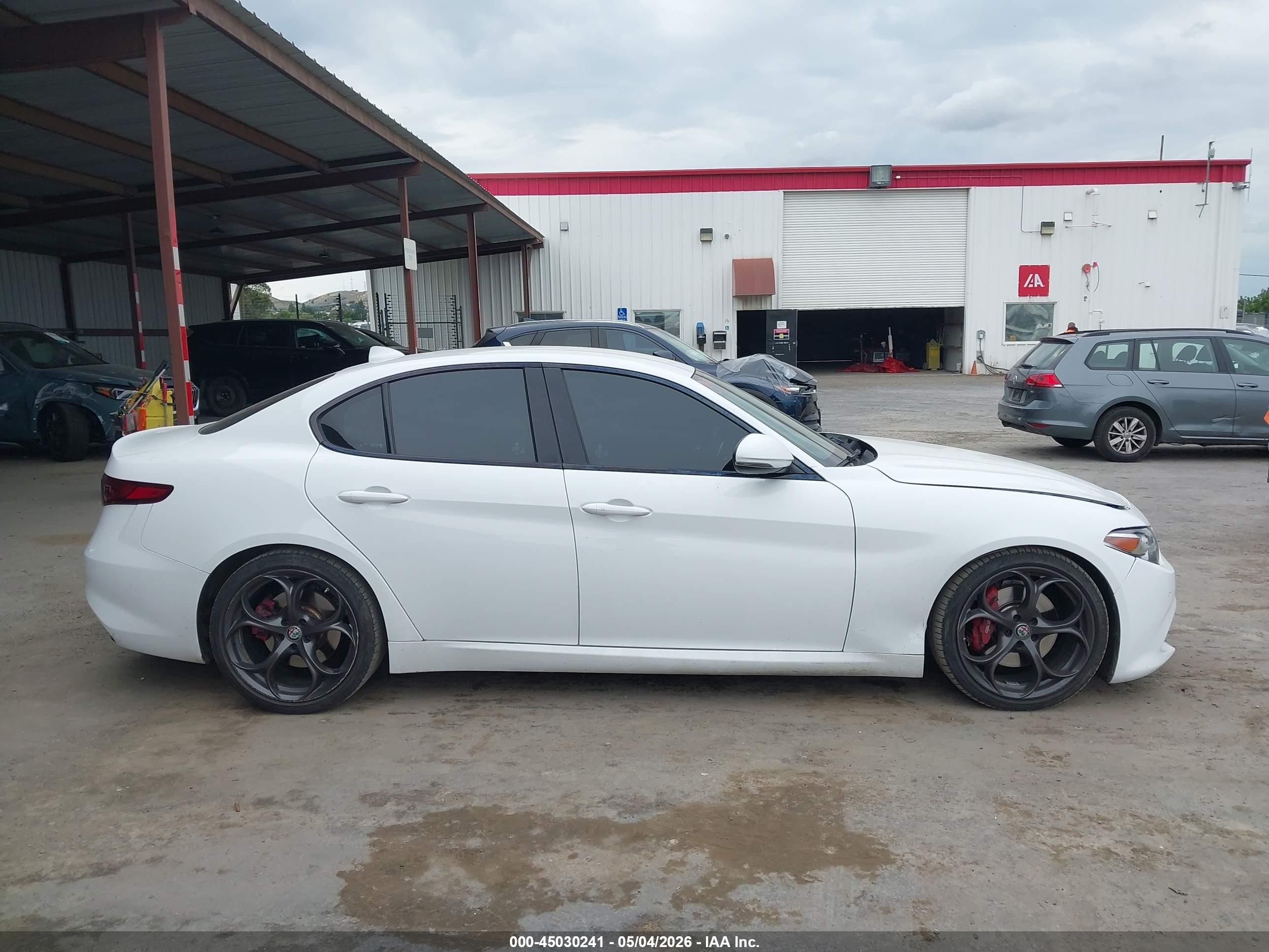 2018 Alfa Romeo Giulia Ti Sport White vin: ZARFAECNXJ7580223