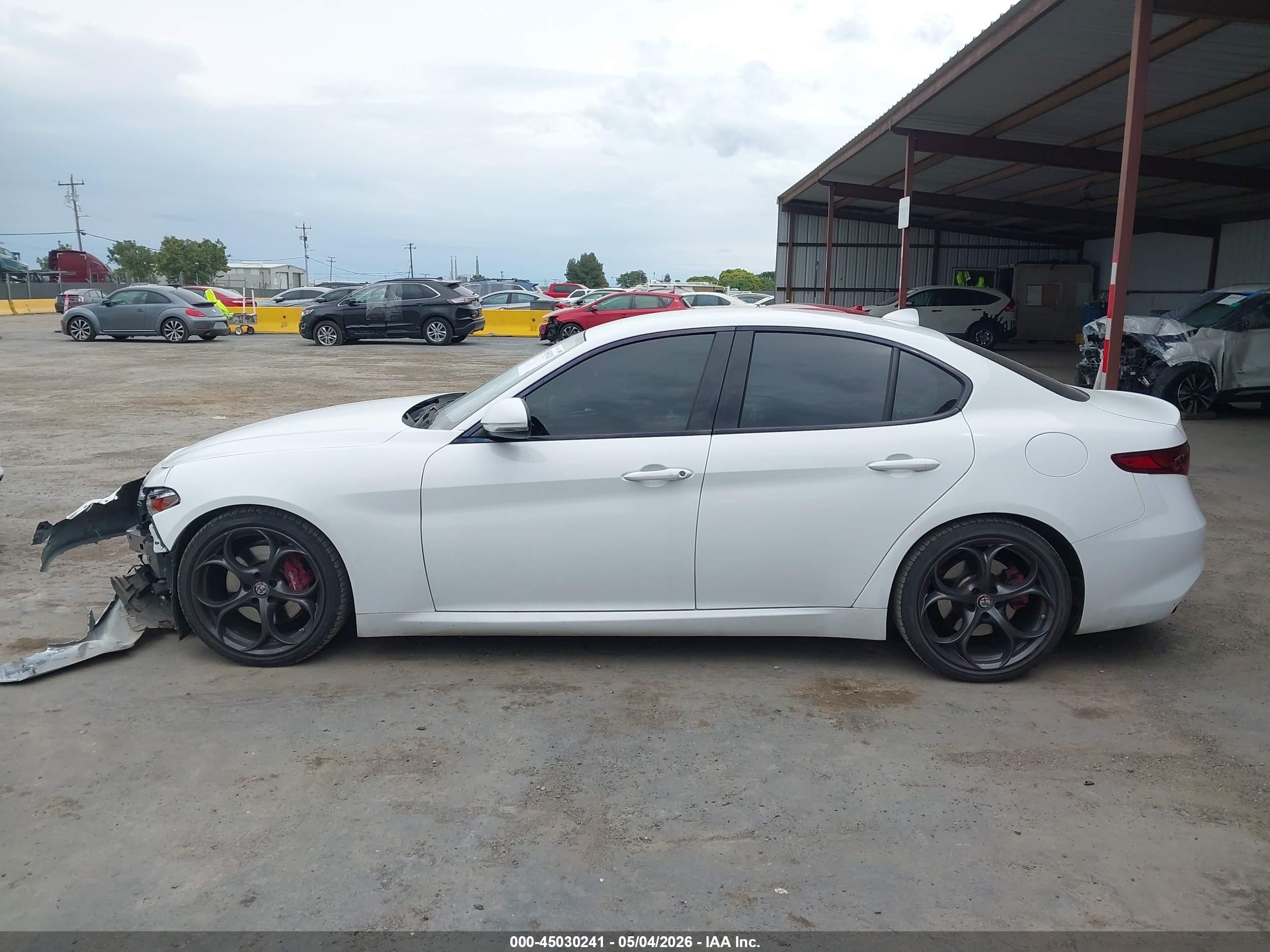 2018 Alfa Romeo Giulia Ti Sport White vin: ZARFAECNXJ7580223