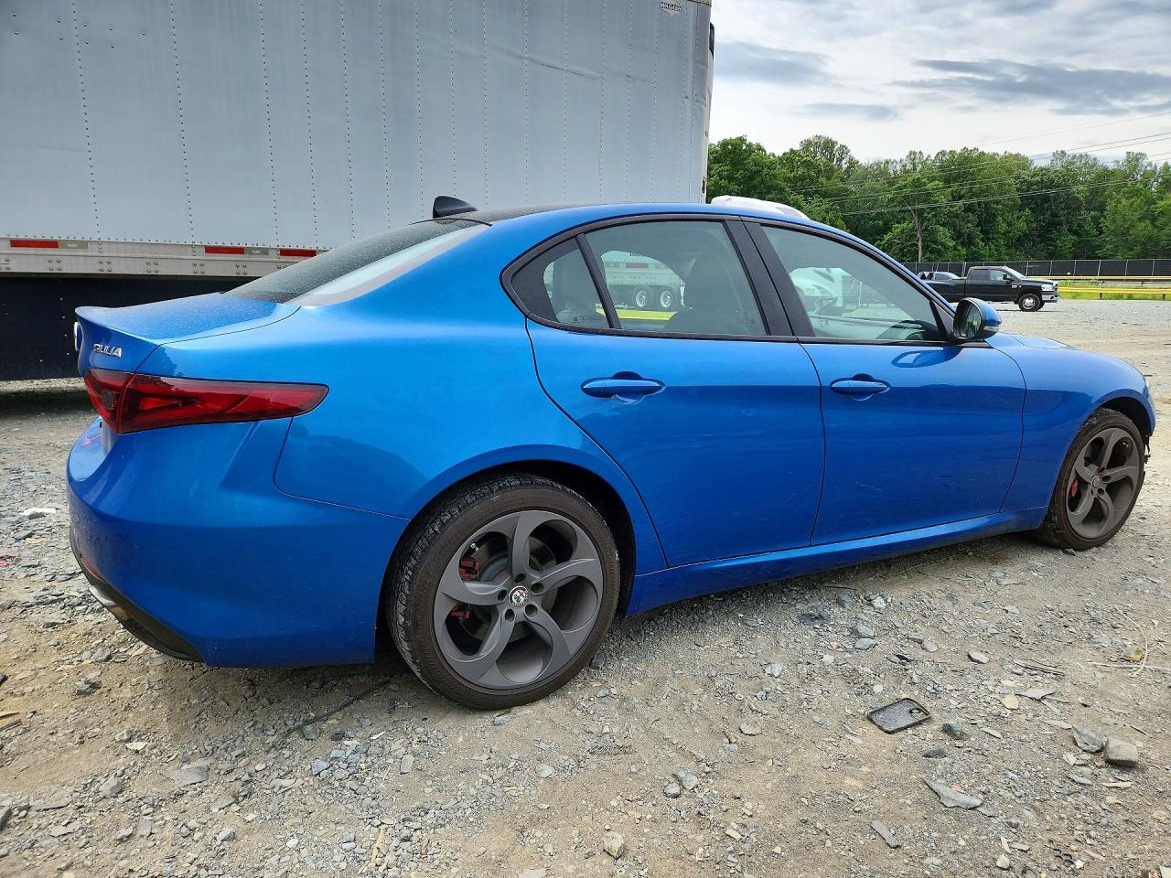 2018 Alfa Romeo Giulia Q4 Blue vin: ZARFAEDNXJ7573383