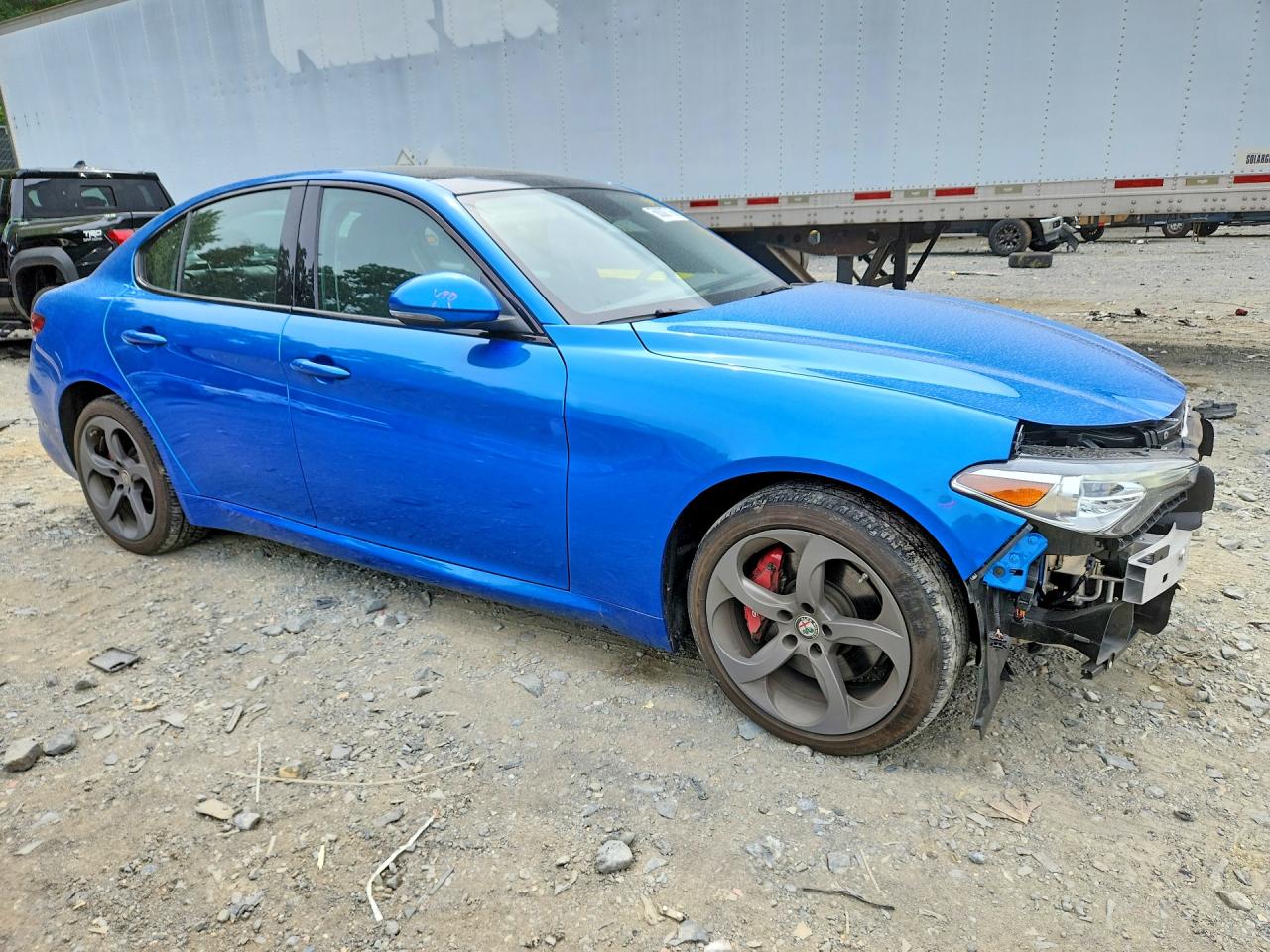 2018 Alfa Romeo Giulia Q4 Blue vin: ZARFAEDNXJ7573383