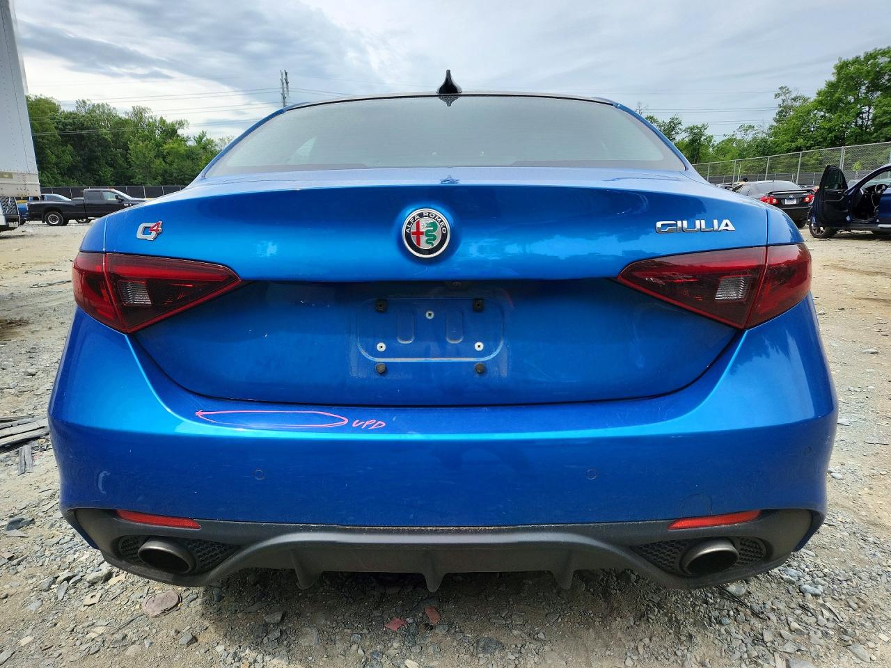 2018 Alfa Romeo Giulia Q4 Blue vin: ZARFAEDNXJ7573383