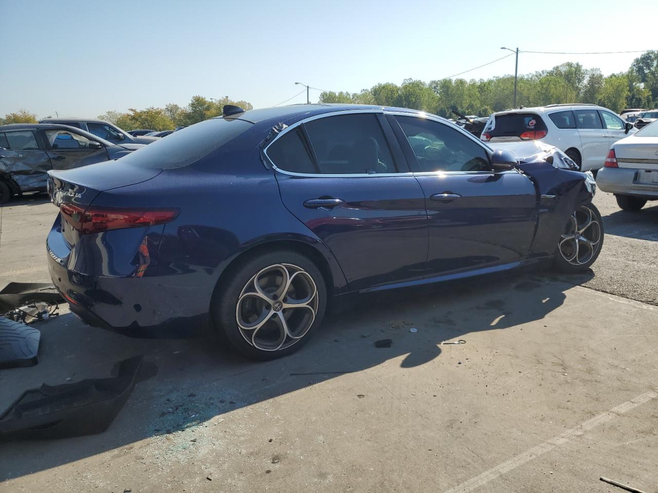 2017 Alfa Romeo Giulia Ti Q4 Синий vin: ZARFAEEN4H7559293
