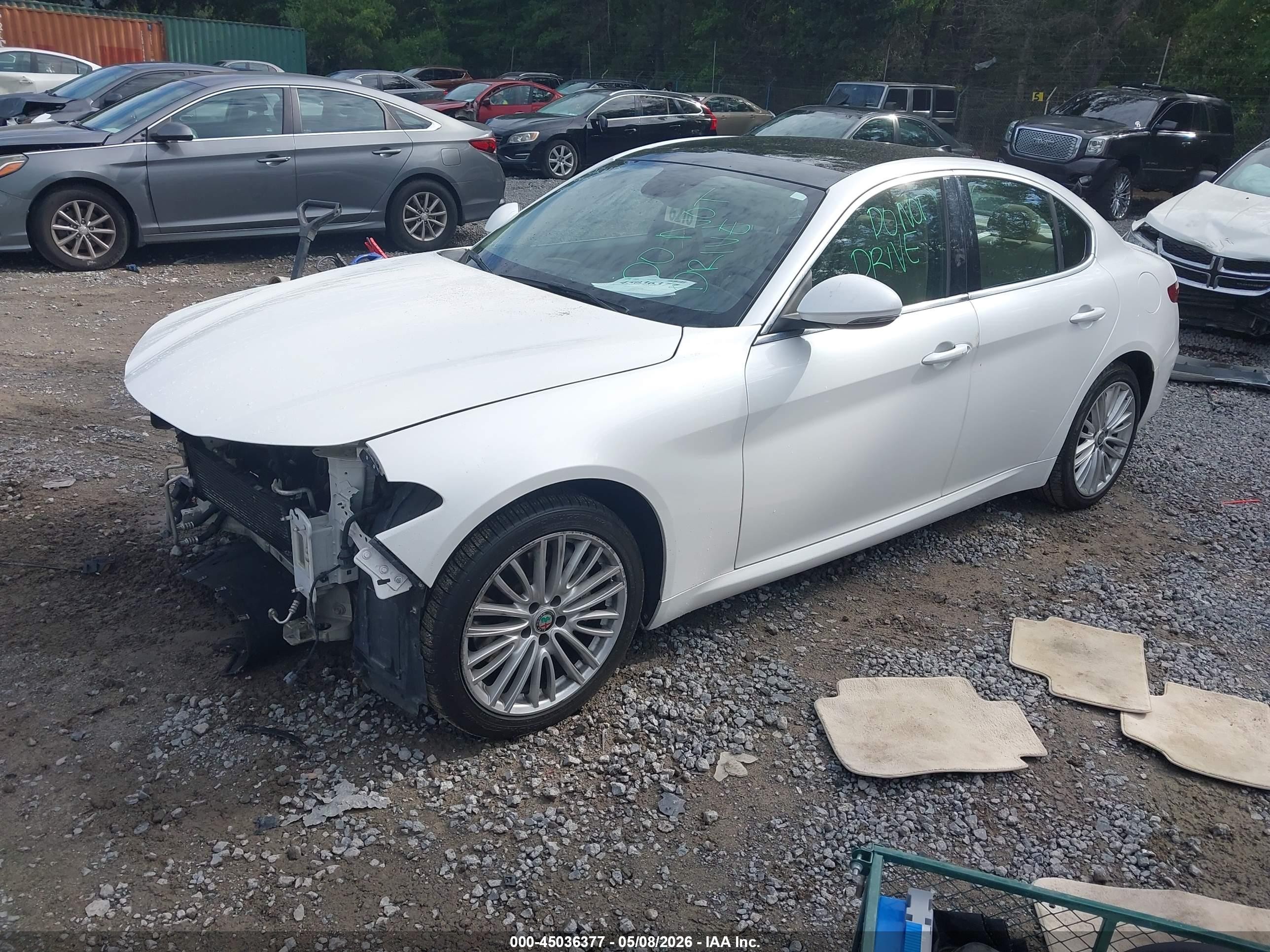 2018 Alfa Romeo Giulia Ti Lusso Awd White vin: ZARFAEEN6J7592558