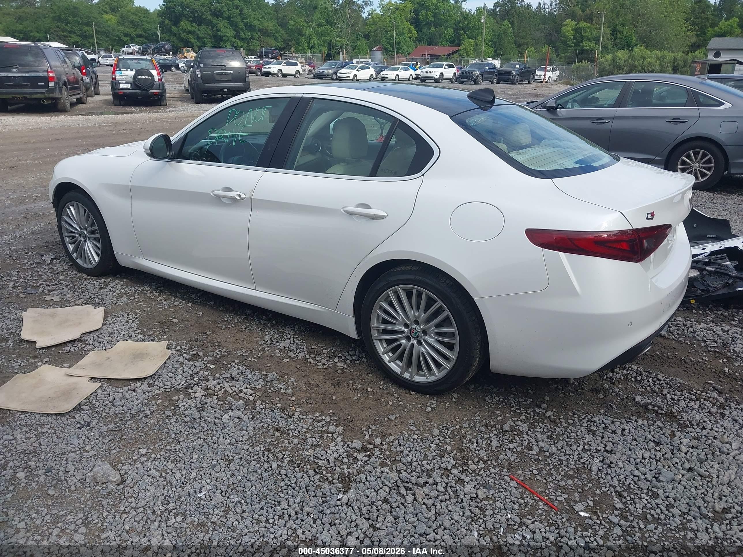 2018 Alfa Romeo Giulia Ti Lusso Awd White vin: ZARFAEEN6J7592558