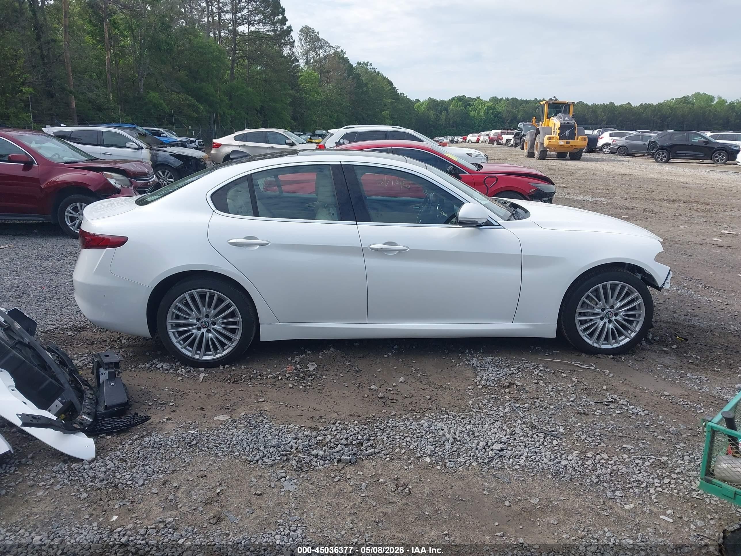 2018 Alfa Romeo Giulia Ti Lusso Awd White vin: ZARFAEEN6J7592558