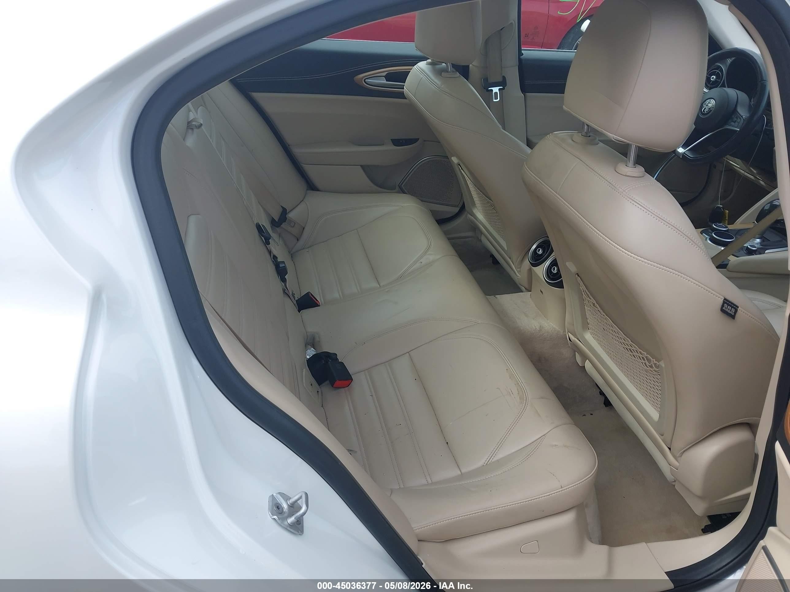 2018 Alfa Romeo Giulia Ti Lusso Awd White vin: ZARFAEEN6J7592558