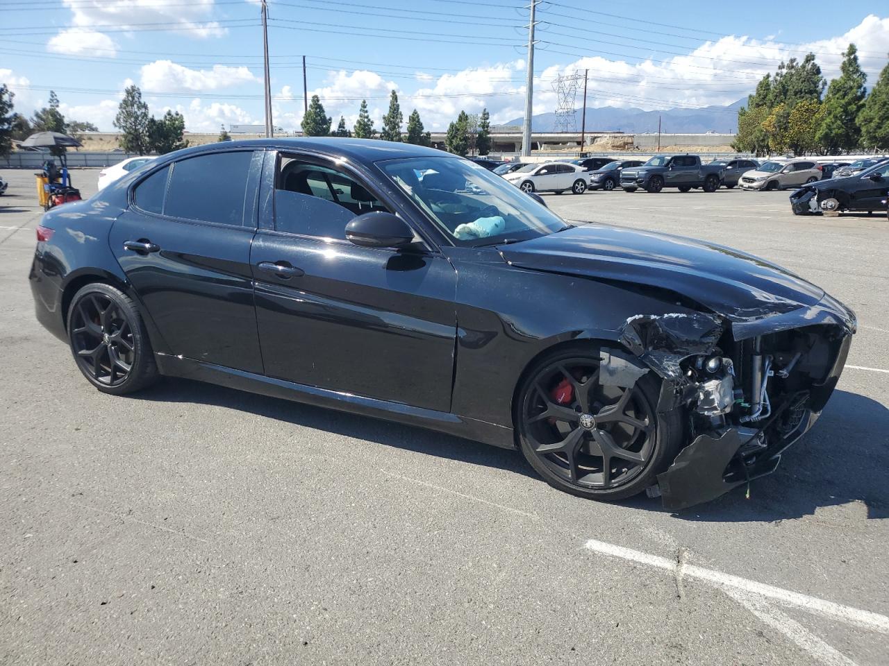 2020 Alfa Romeo Giulia Black vin: ZARFAMAN1L7636422