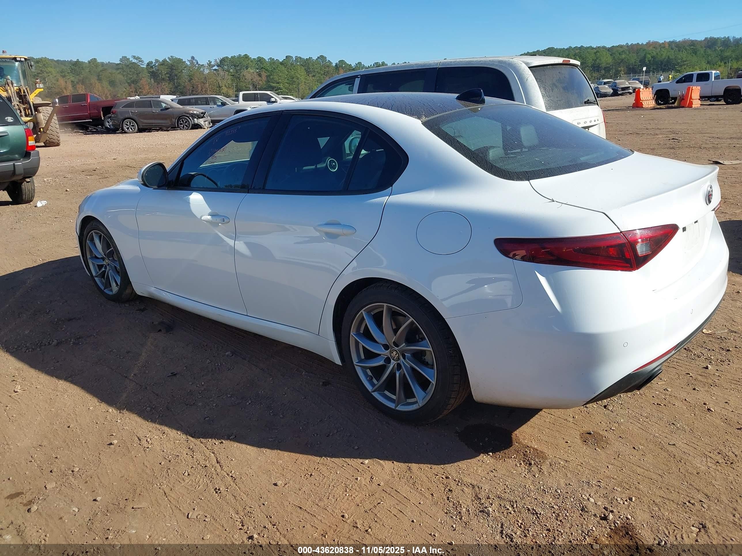 2023 Alfa Romeo Giulia Sprint Rwd White vin: ZARFAMAN1P7671791