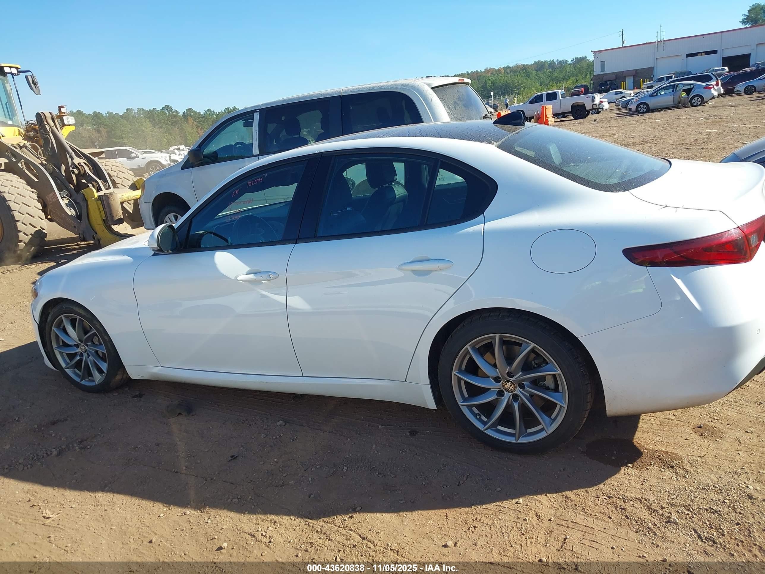 2023 Alfa Romeo Giulia Sprint Rwd White vin: ZARFAMAN1P7671791