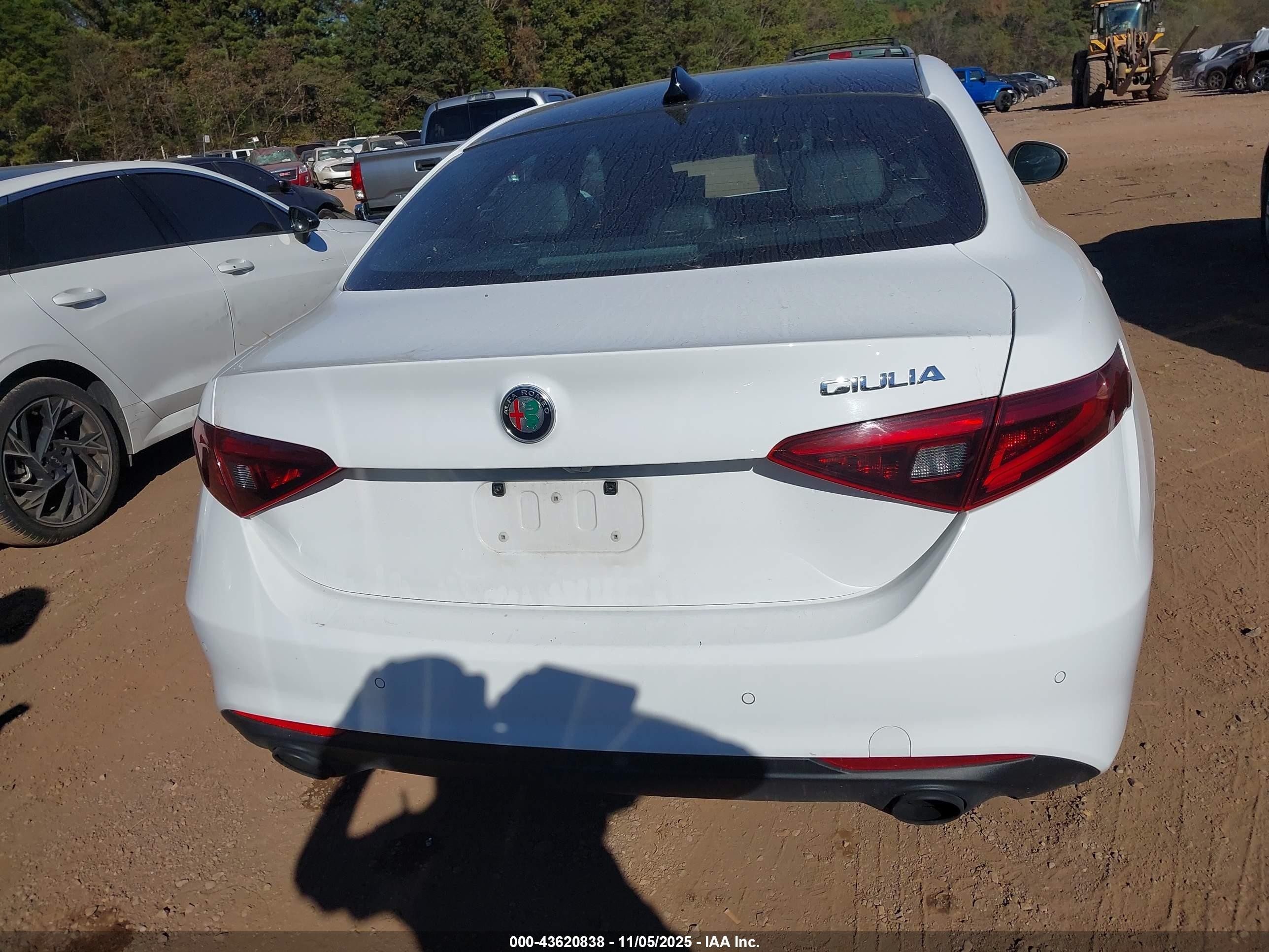 2023 Alfa Romeo Giulia Sprint Rwd White vin: ZARFAMAN1P7671791