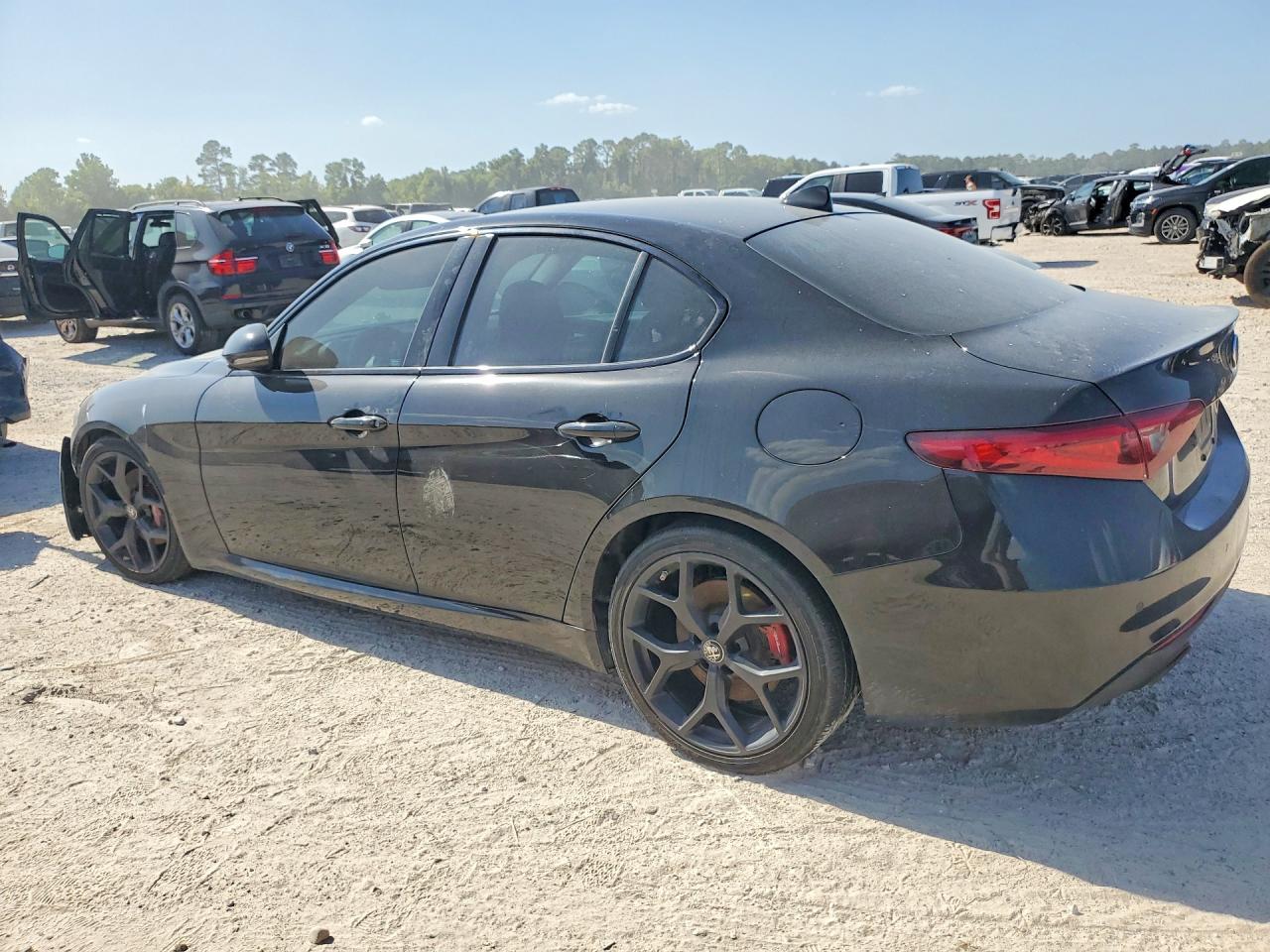2020 Alfa Romeo Giulia Black vin: ZARFAMAN2L7636641