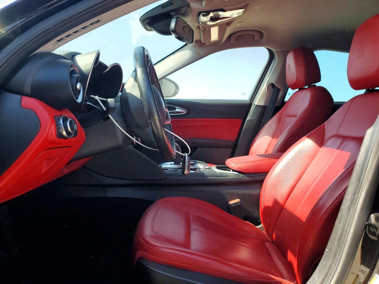 2020 Alfa Romeo Giulia Black vin: ZARFAMAN2L7636641