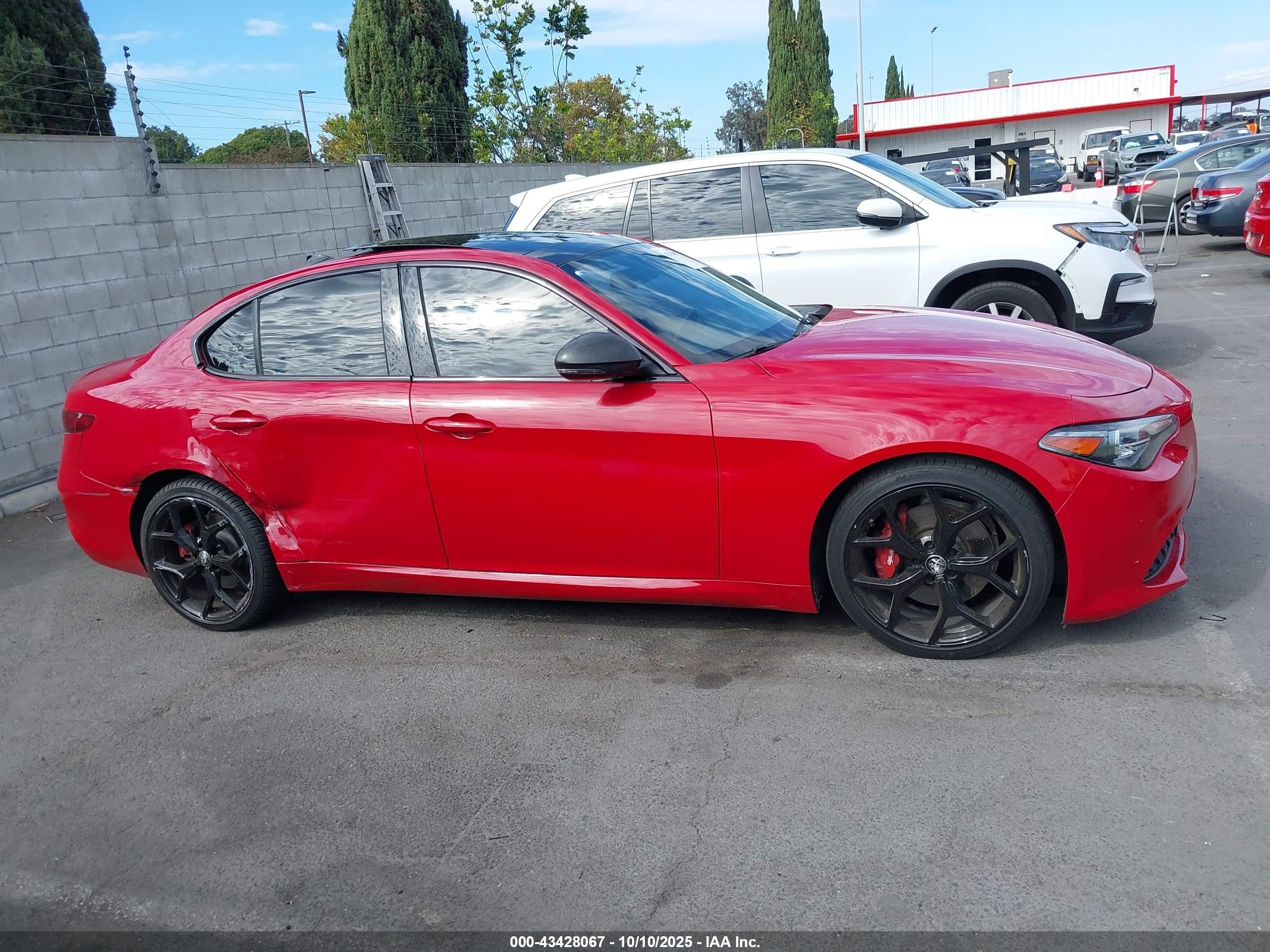 2020 Alfa Romeo Giulia Sport Rwd Red vin: ZARFAMAN9L7626852