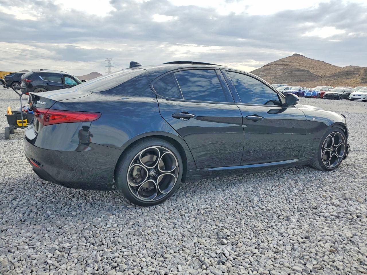 2022 Alfa Romeo Giulia Super Gray vin: ZARFAMBN4N7652681