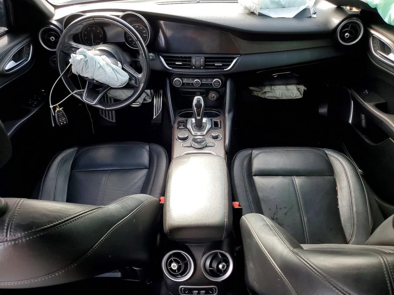 2022 Alfa Romeo Giulia Super Gray vin: ZARFAMBN4N7652681