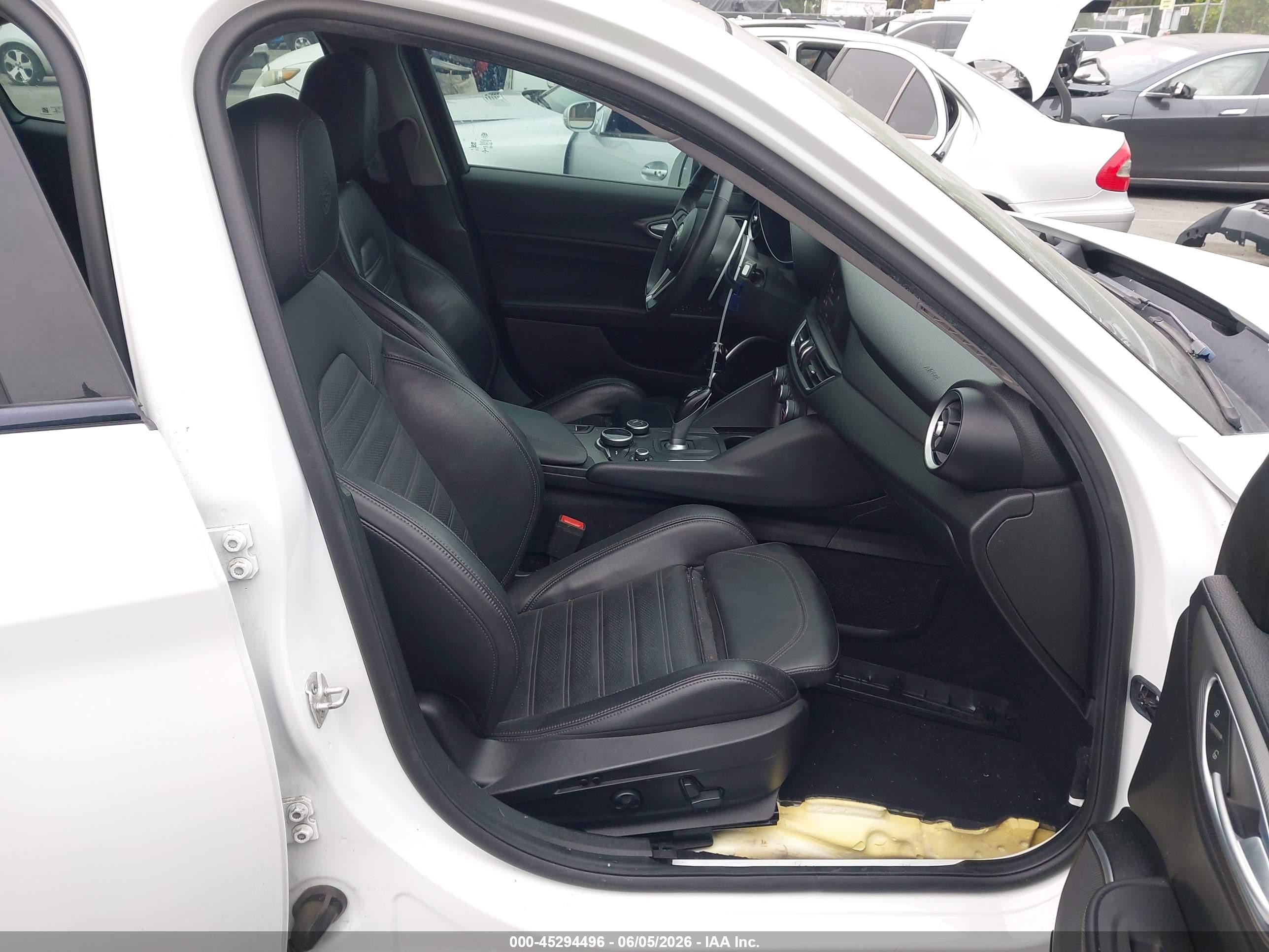 2019 Alfa Romeo Giulia Ti Sport Rwd White vin: ZARFAMBN5K7605493