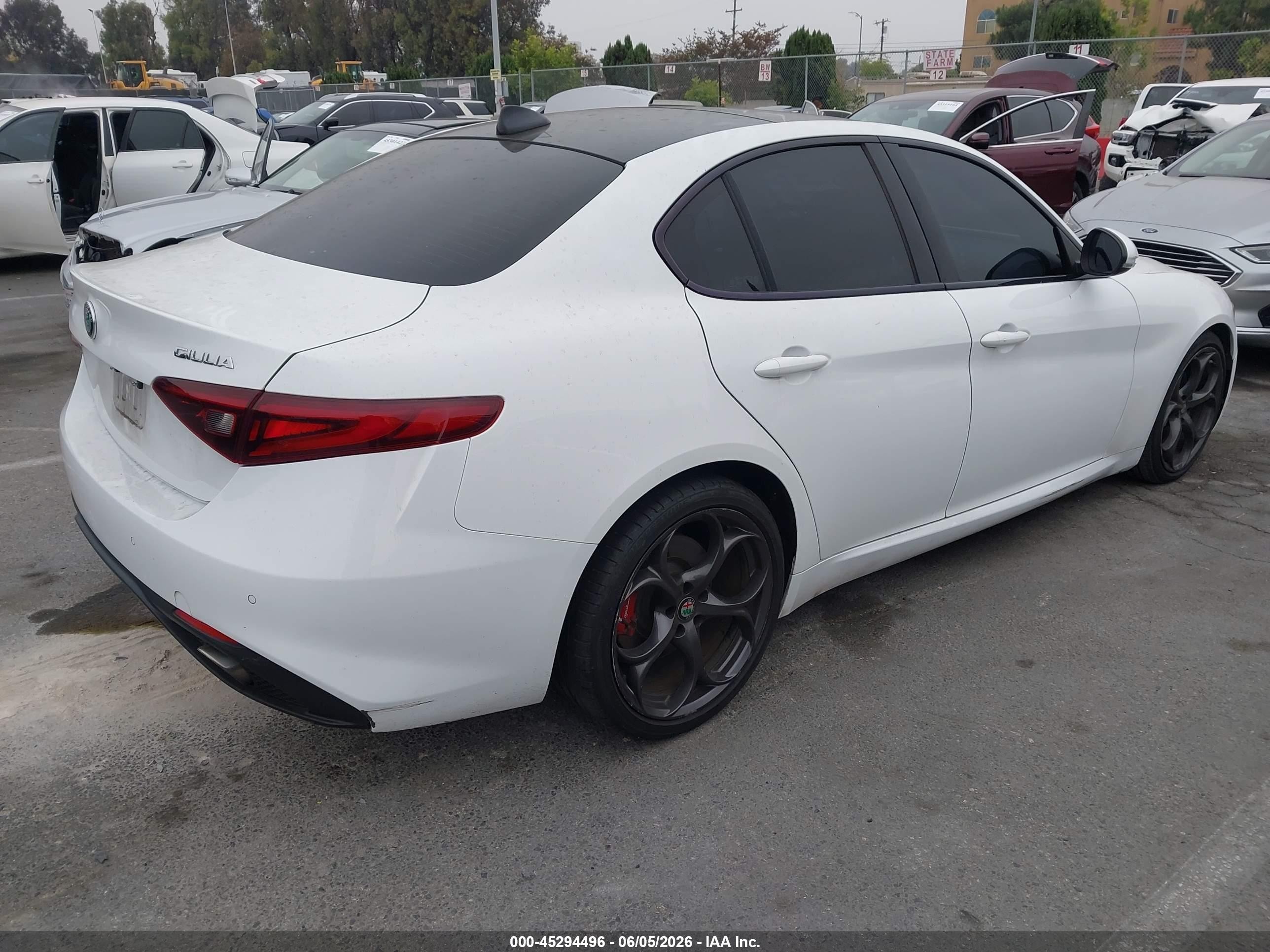 2019 Alfa Romeo Giulia Ti Sport Rwd White vin: ZARFAMBN5K7605493