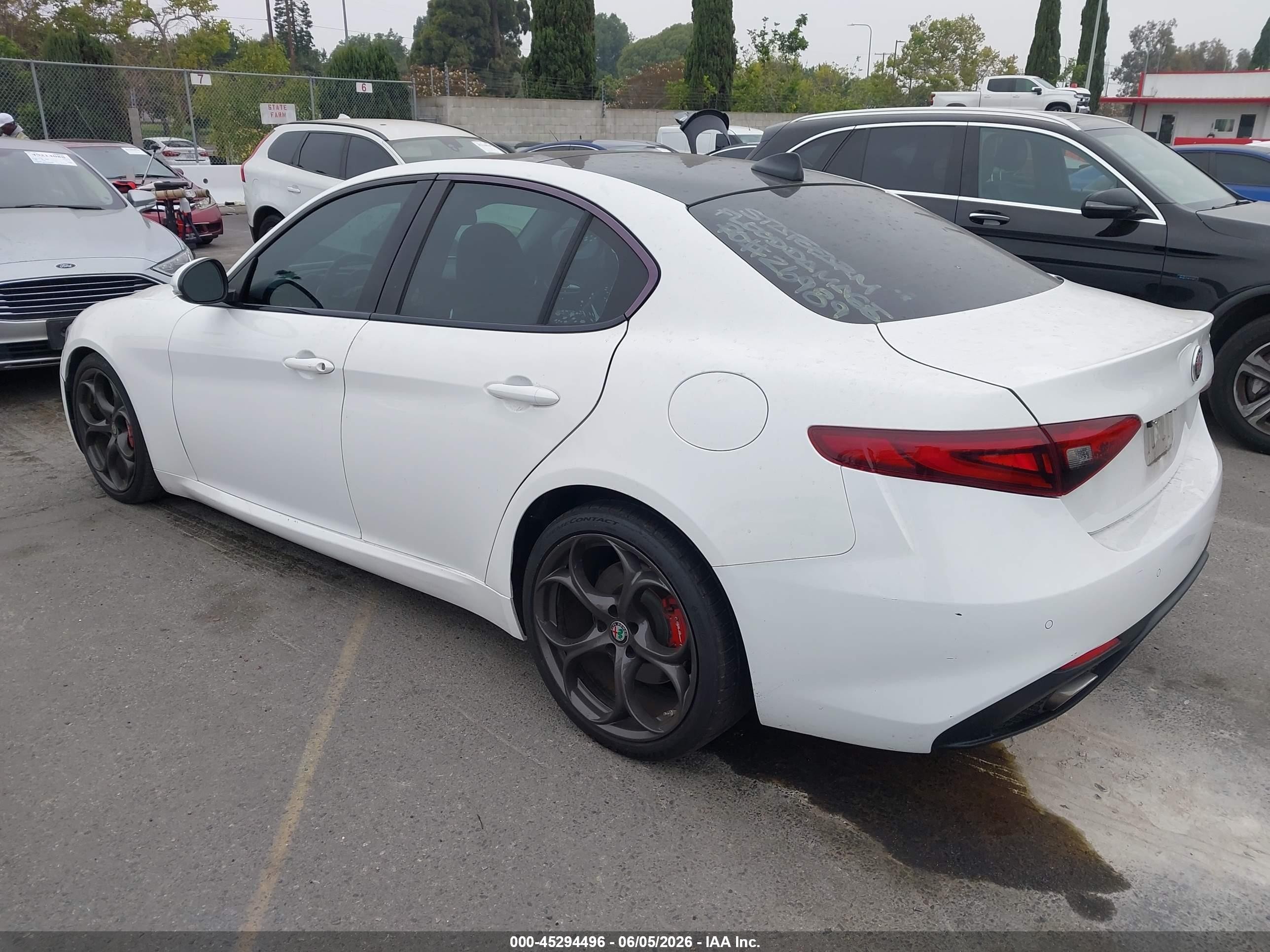 2019 Alfa Romeo Giulia Ti Sport Rwd White vin: ZARFAMBN5K7605493