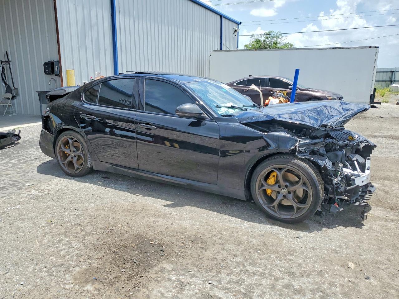 2021 Alfa Romeo Giulia Ti Black vin: ZARFAMBN7M7641883