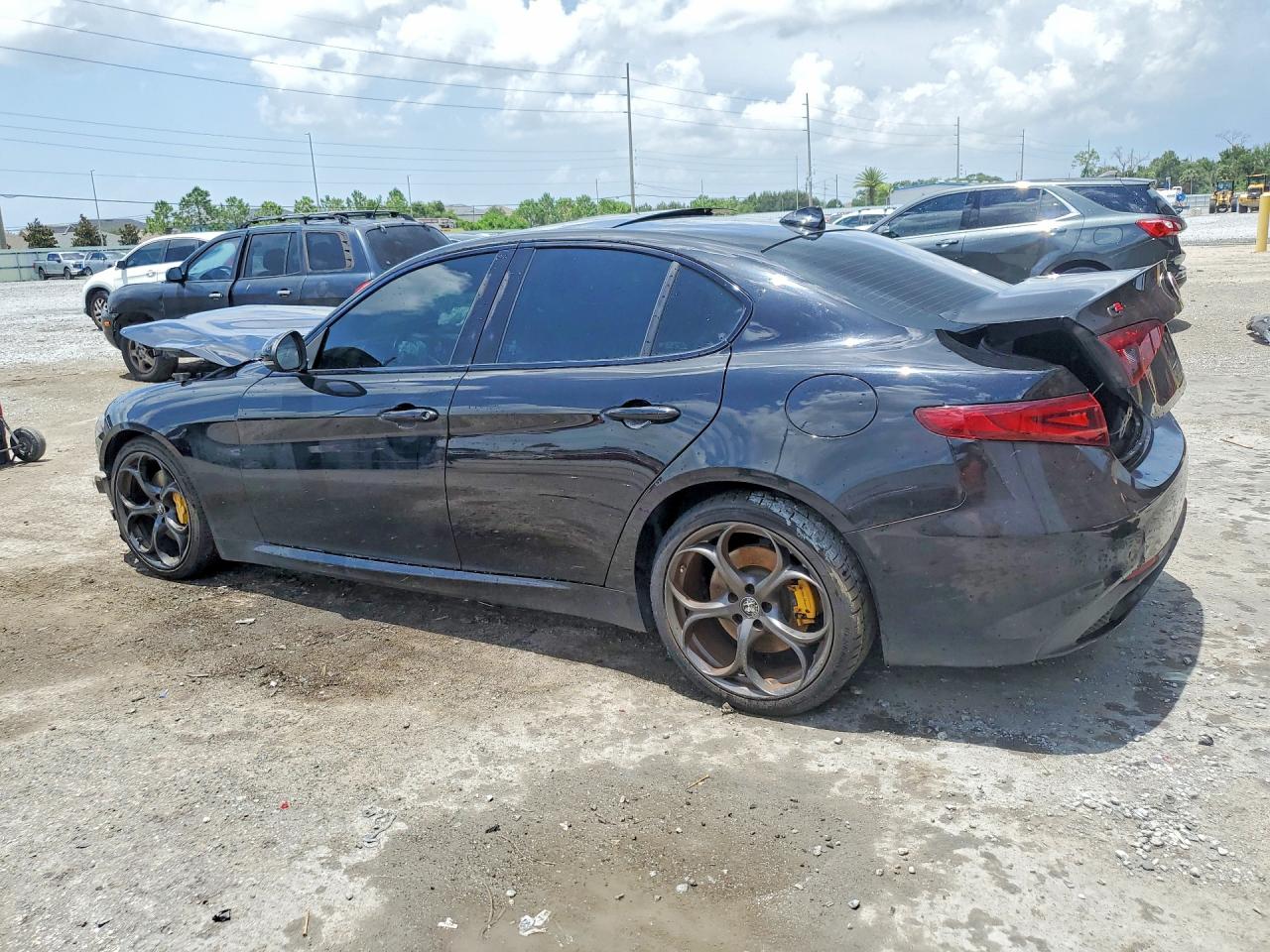 2021 Alfa Romeo Giulia Ti Black vin: ZARFAMBN7M7641883