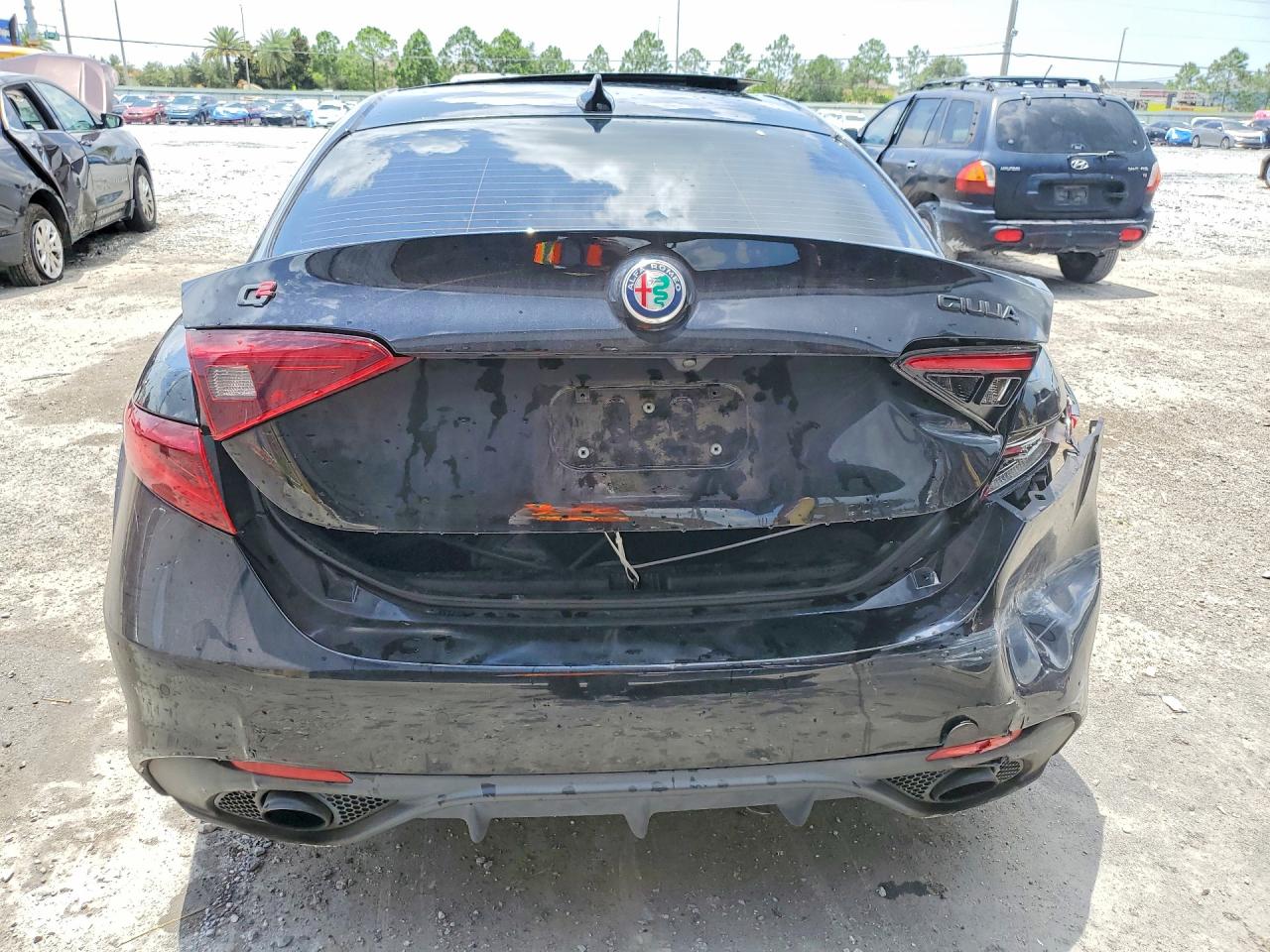 2021 Alfa Romeo Giulia Ti Black vin: ZARFAMBN7M7641883