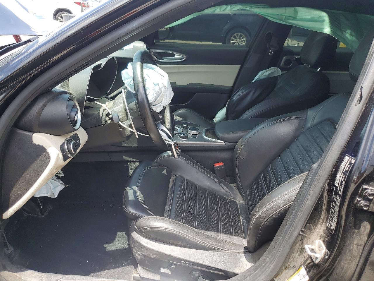 2021 Alfa Romeo Giulia Ti Black vin: ZARFAMBN7M7641883