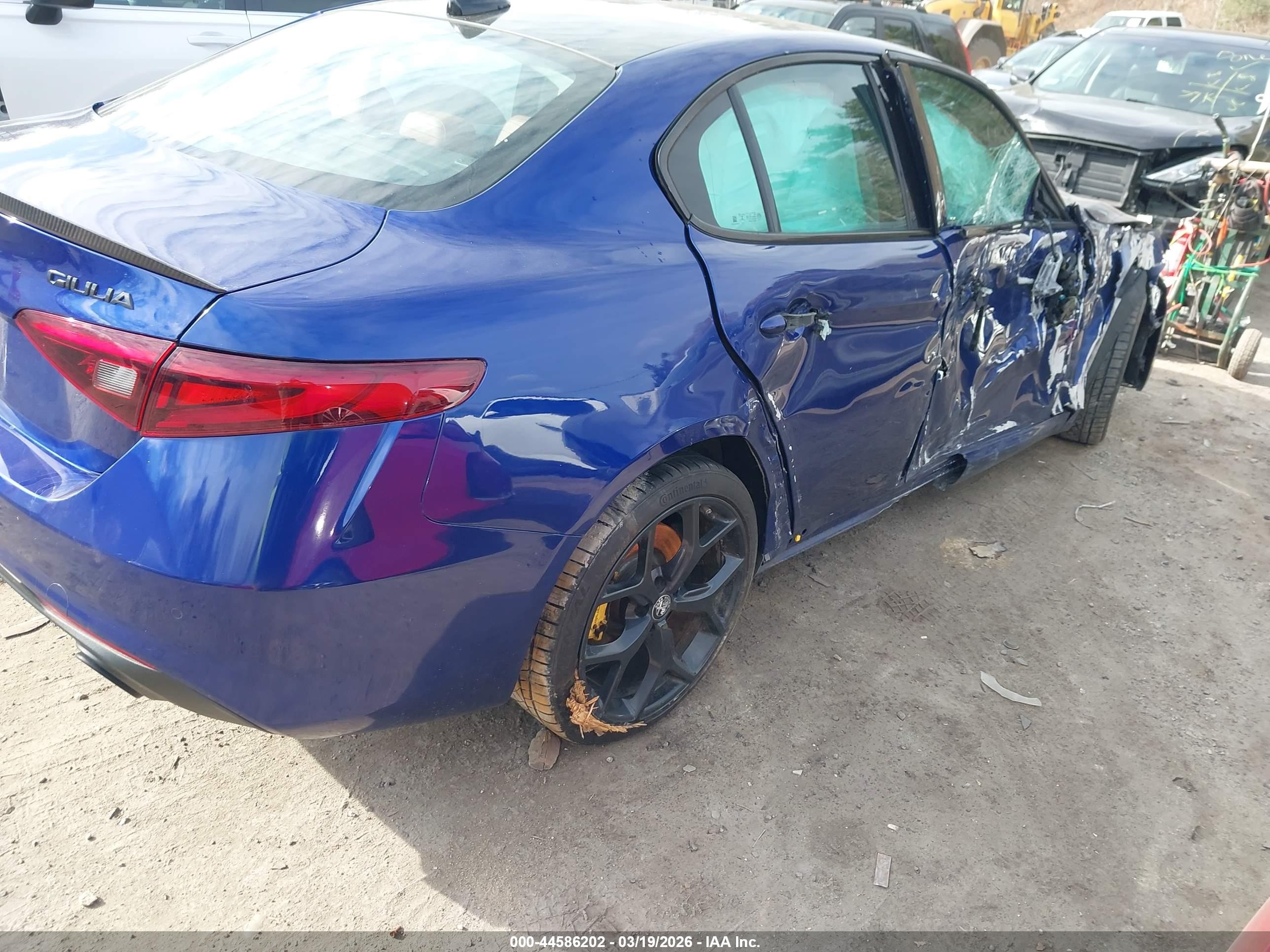 2020 Alfa Romeo Giulia Awd Синий vin: ZARFANAN3L7632314