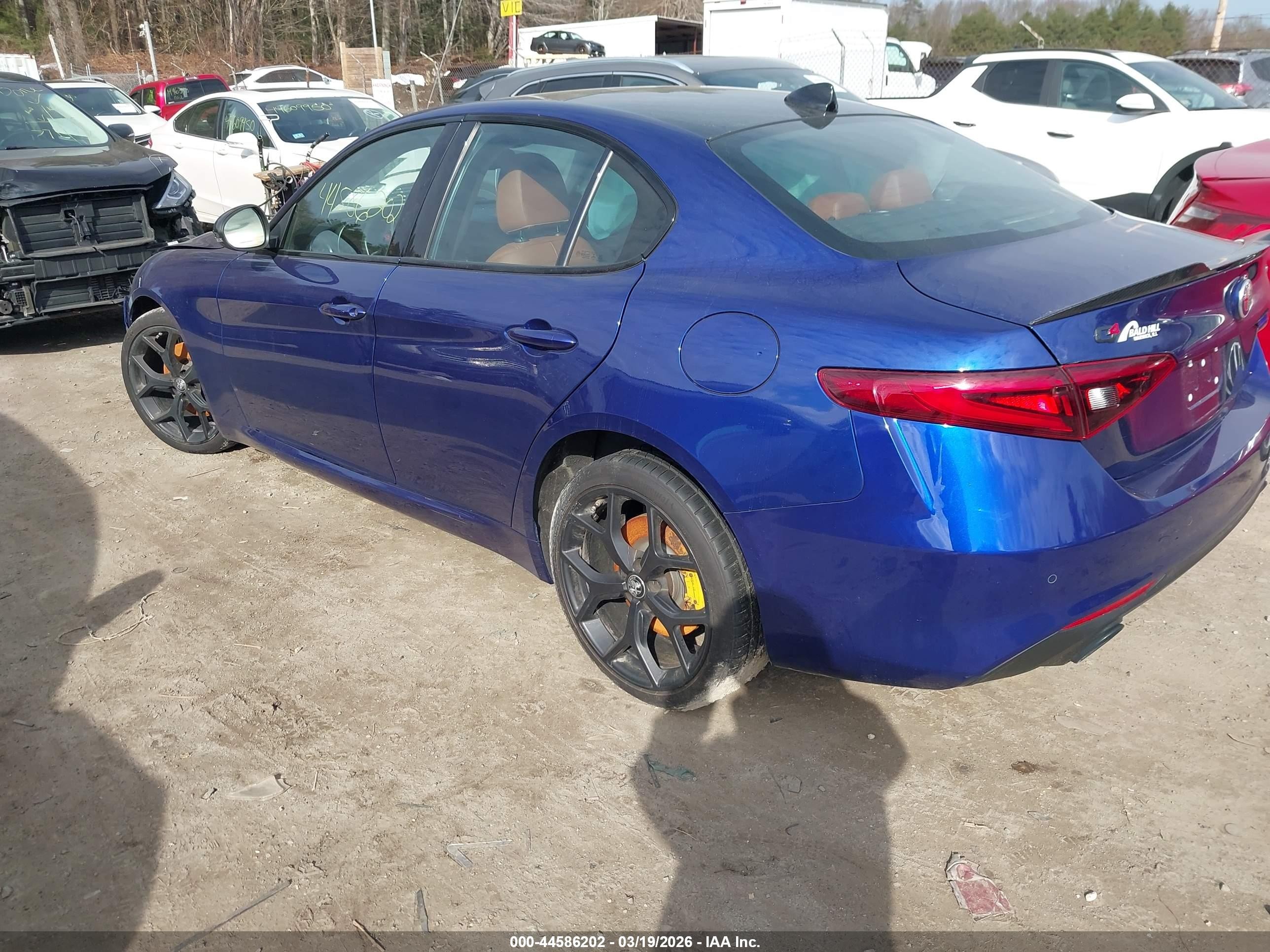 2020 Alfa Romeo Giulia Awd Синий vin: ZARFANAN3L7632314