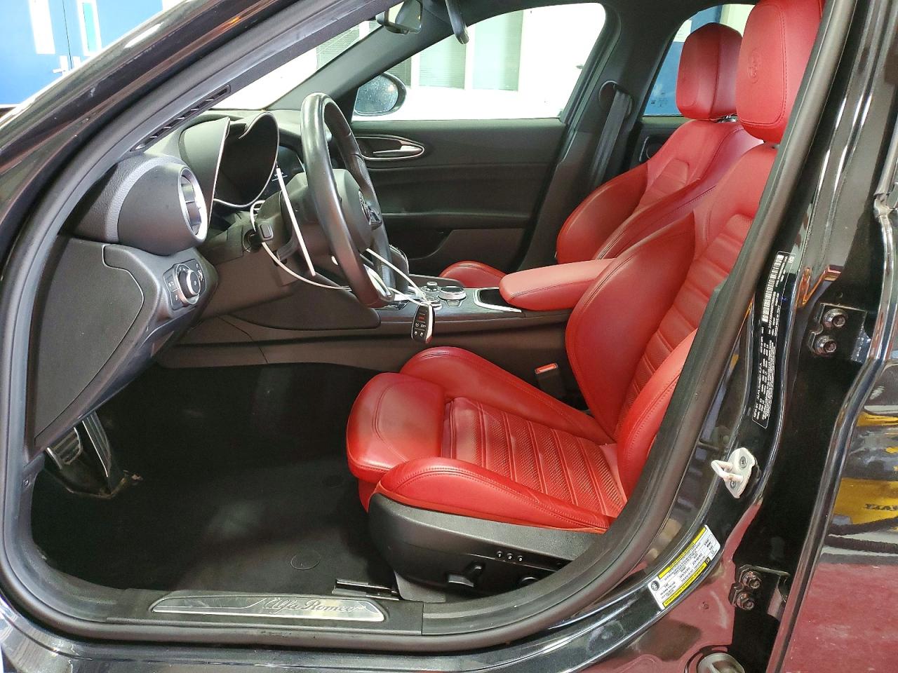 2022 Alfa Romeo Giulia Black vin: ZARFANAN9N7656099
