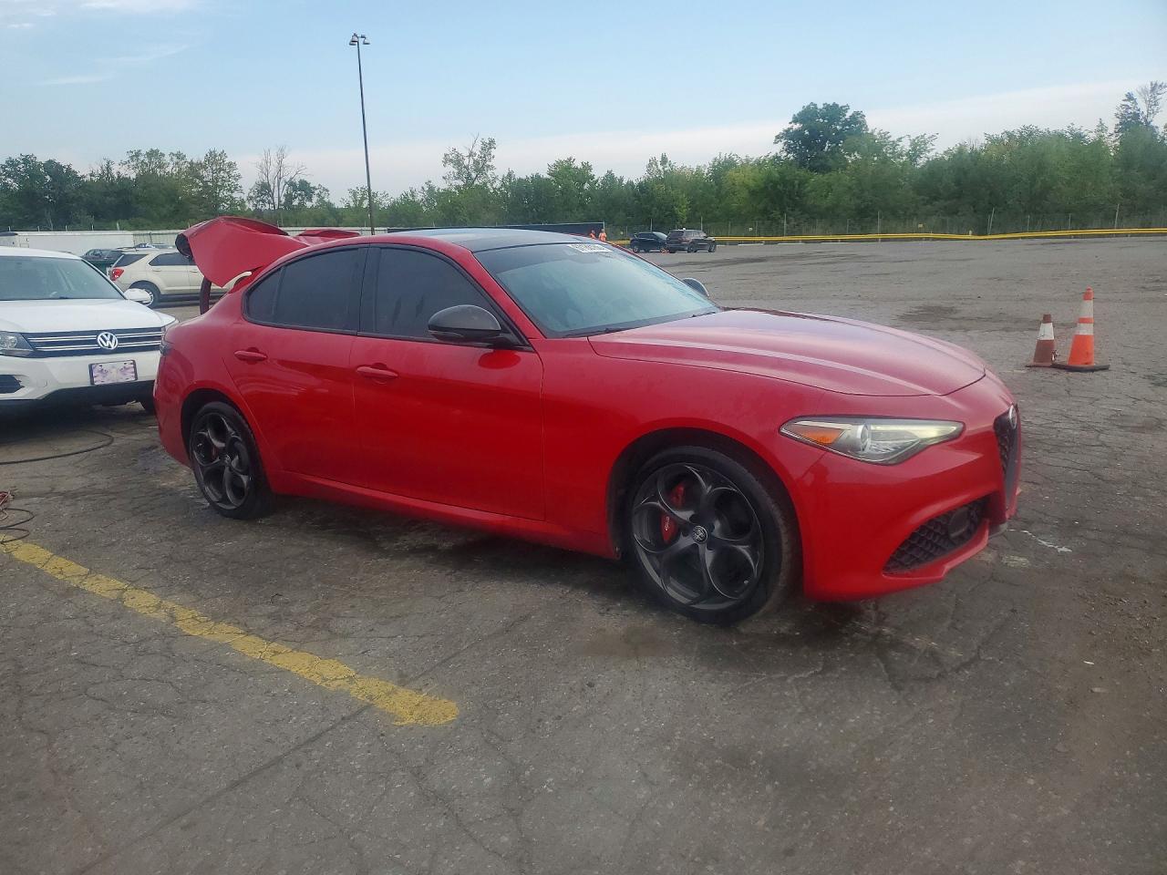 2020 Alfa Romeo Giulia Ti Red vin: ZARFANBN2L7624039