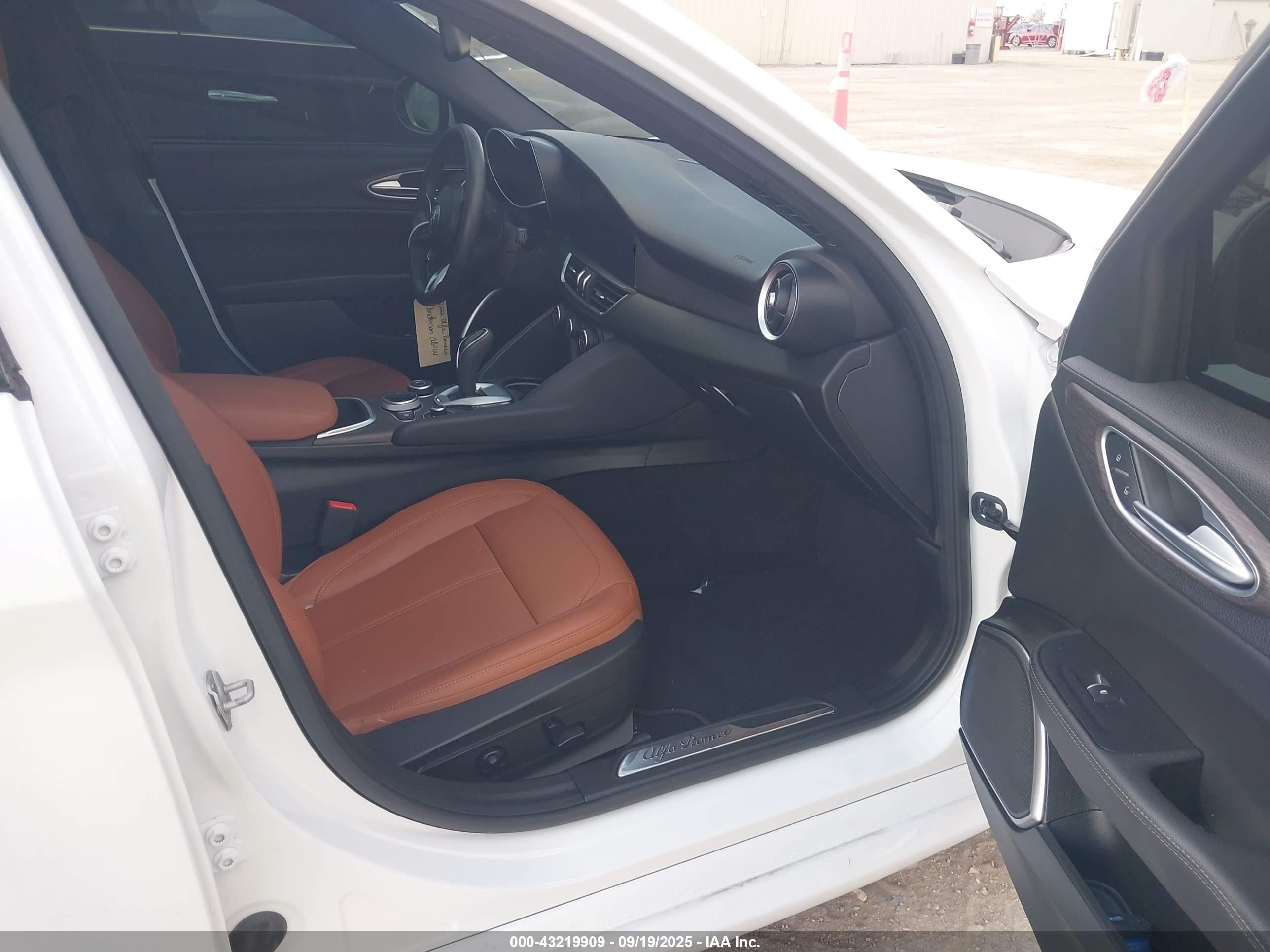 2022 Alfa Romeo Giulia Ti Awd White vin: ZARFANBN7N7661669