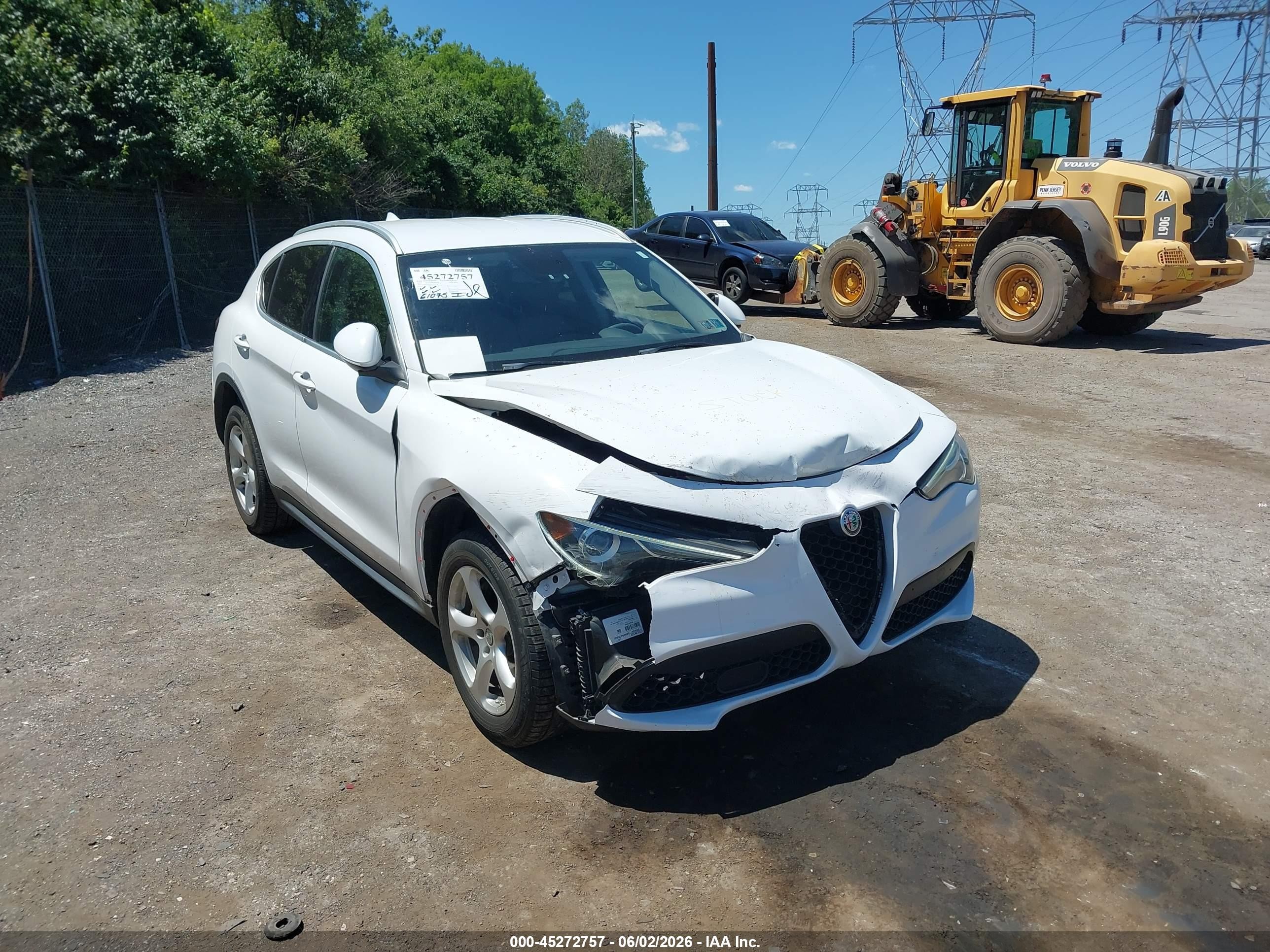 2018 Alfa Romeo Stelvio Awd Белый vin: ZASFAKAN2J7B86296